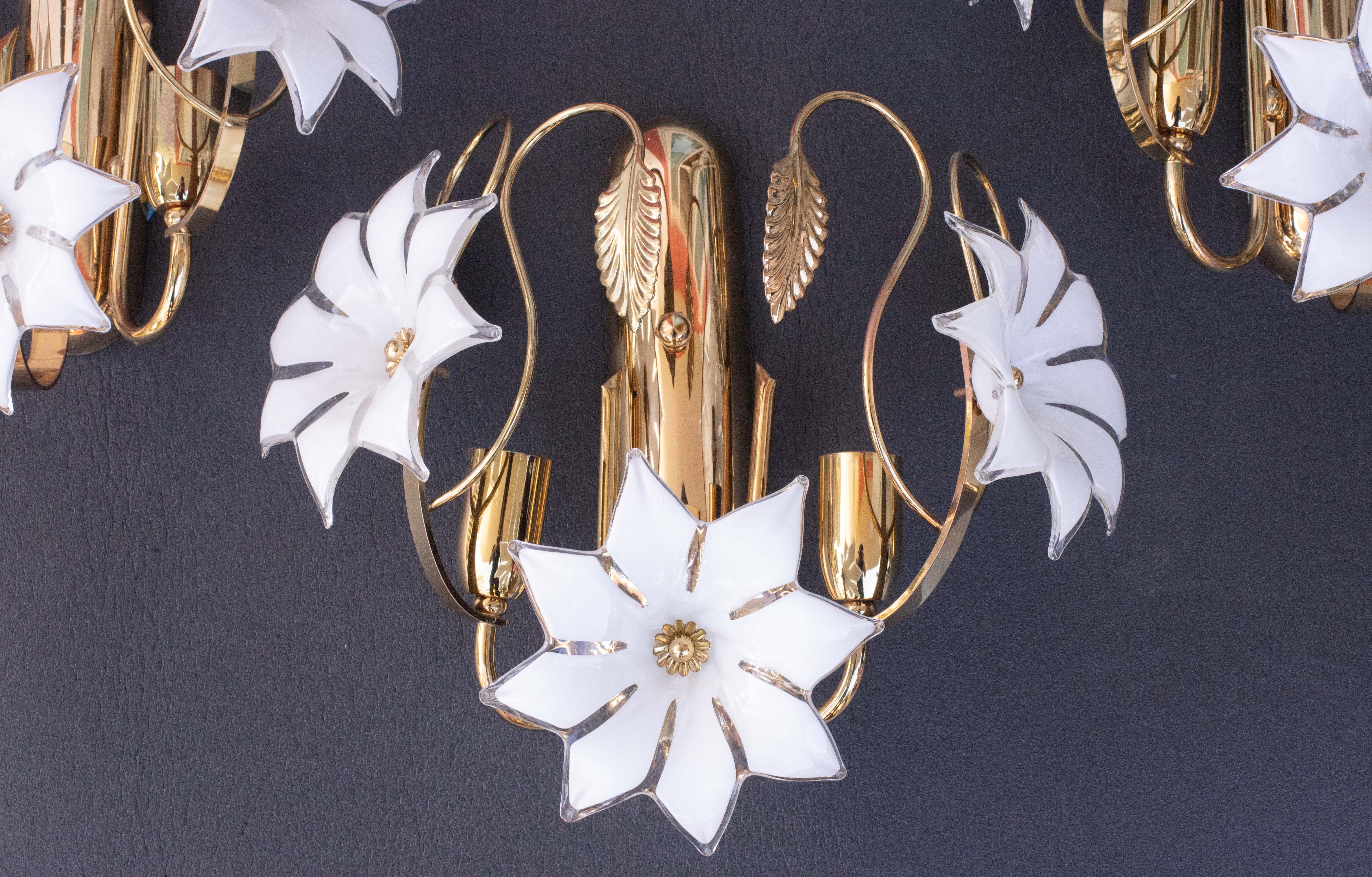 Set of 2 Murano White Flowers Wall Light, 1970s For Sale 4
