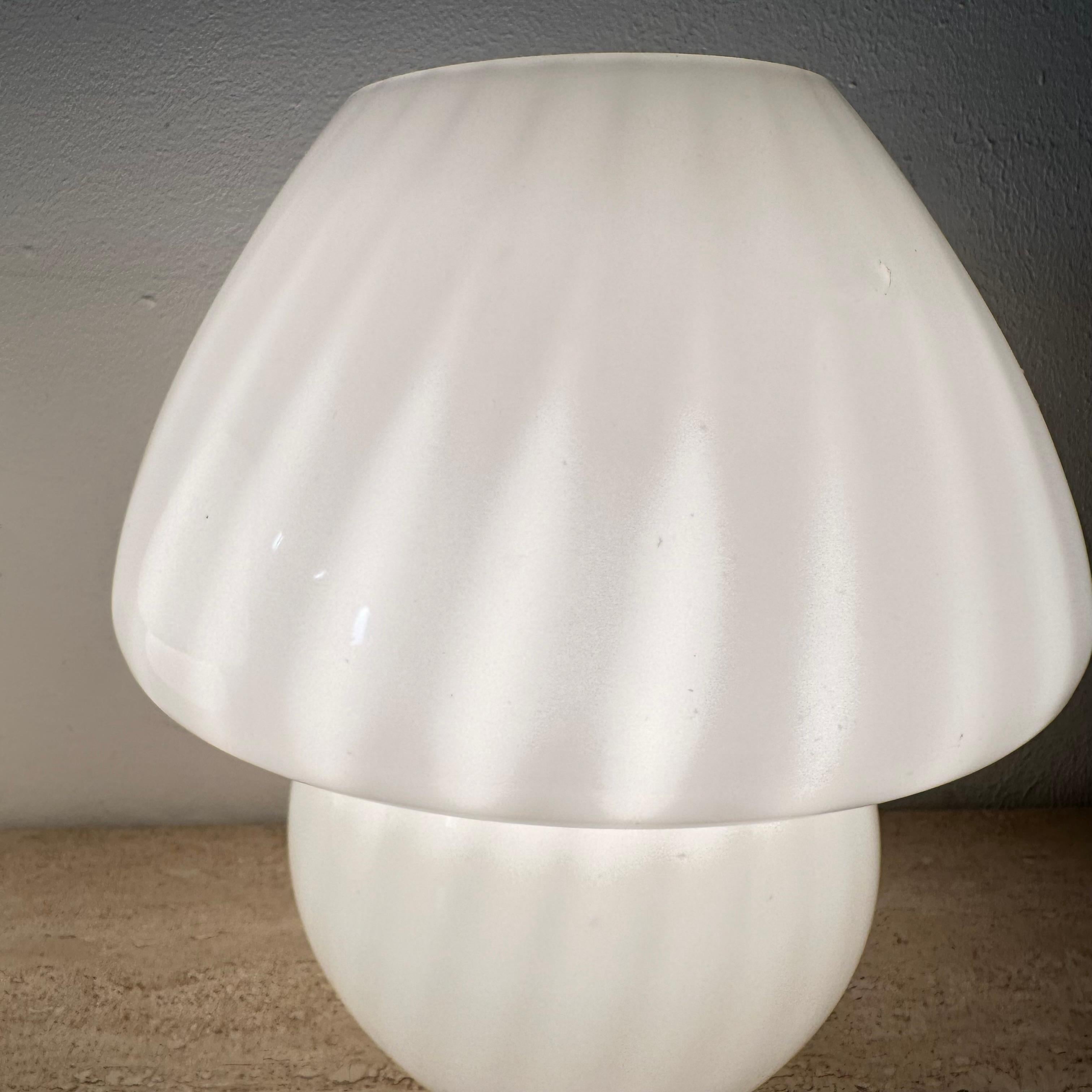 Set of 2 mushroom swirl table lamp , 1970s For Sale 3