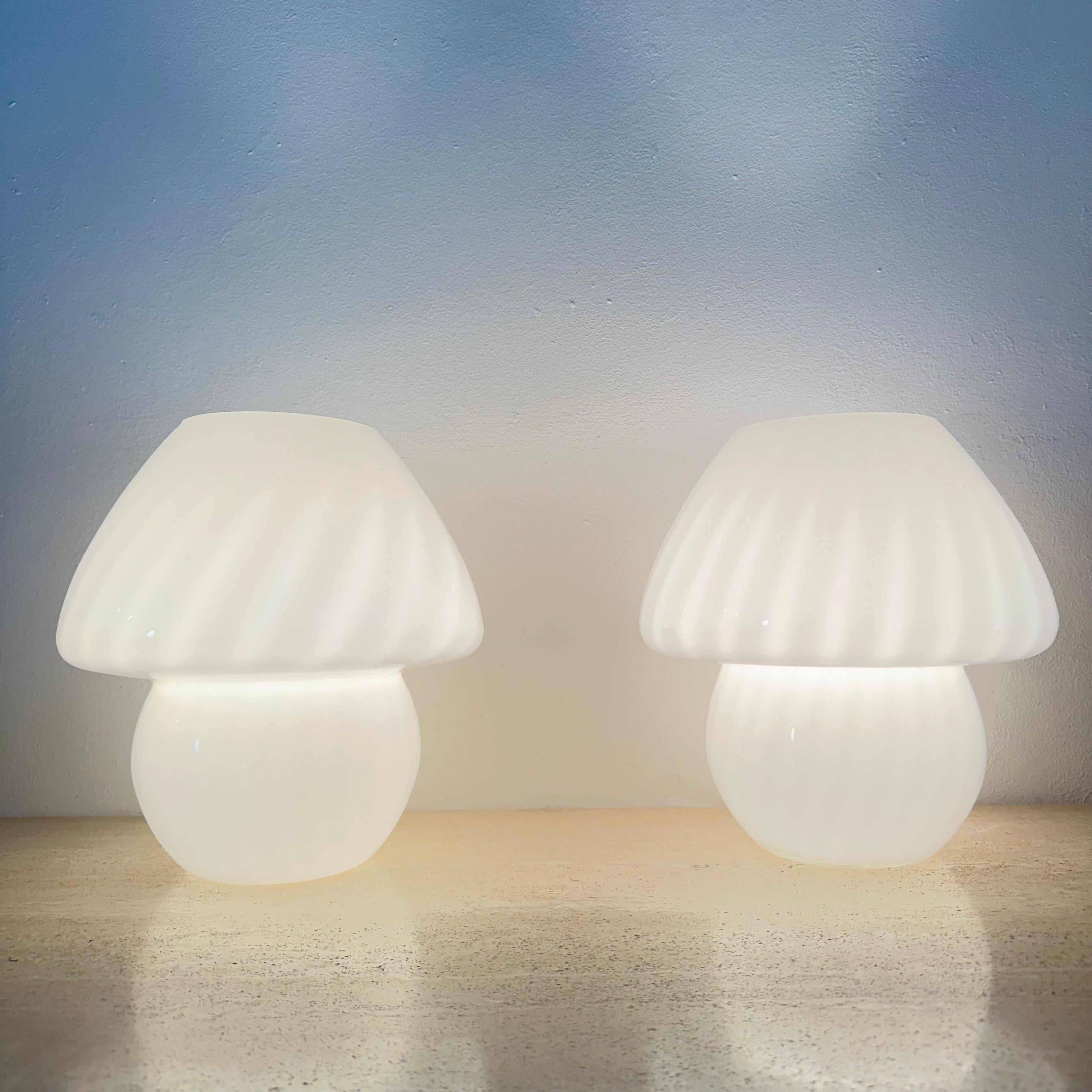 Set of 2 mushroom swirl table lamp , 1970s For Sale 1