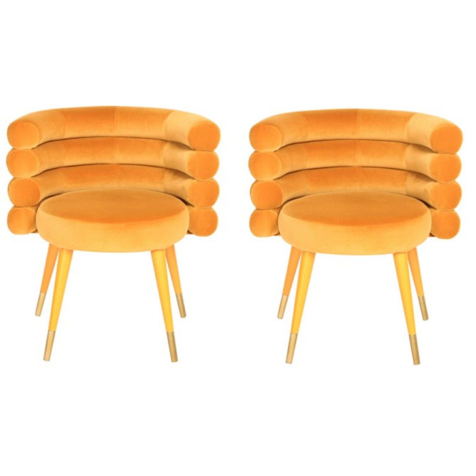 Ensemble de 2 chaises de salle à manger en guimauve moutarde, Royal Stranger.
Dimensions : 78 x 70 x 60 cm : 78 x 70 x 60 cm
Matériaux : Revêtement en velours et laiton.
Disponible en : Vert menthe, rose pâle, vert royal et rouge royal.

Royal