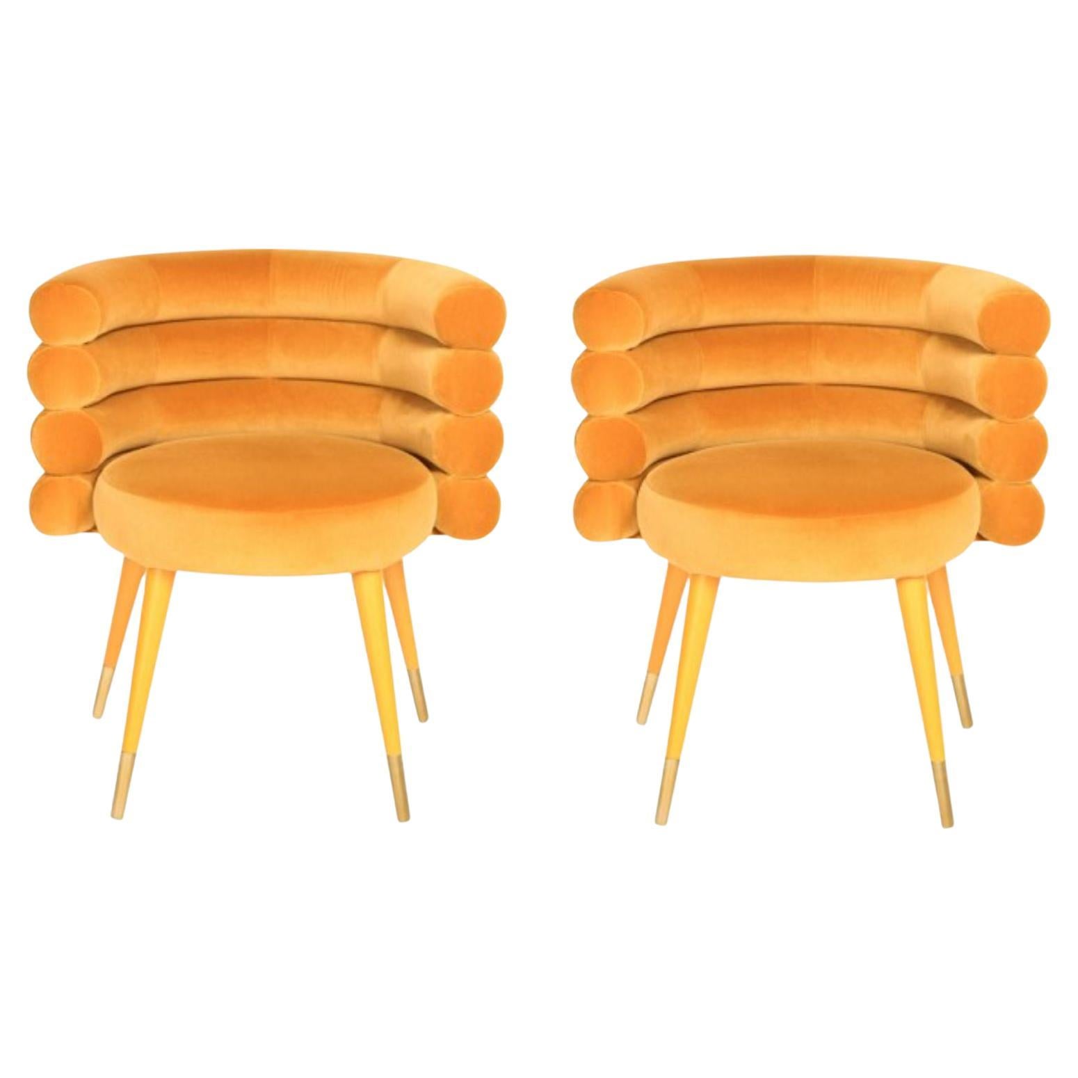 Ensemble de 2 chaises de salle à manger en guimauve moutarde, Royal Stranger en vente