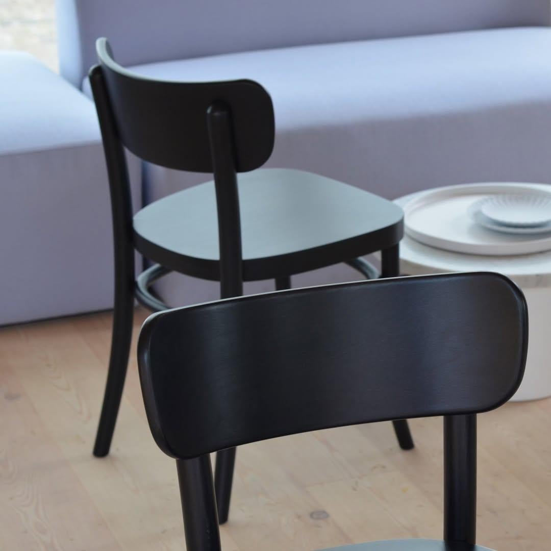Set di 2 sedie da pranzo Iconic Black Stained MZO in legno di faggio by Mazo Design In condizioni Nuovo in vendita a Geneve, CH
