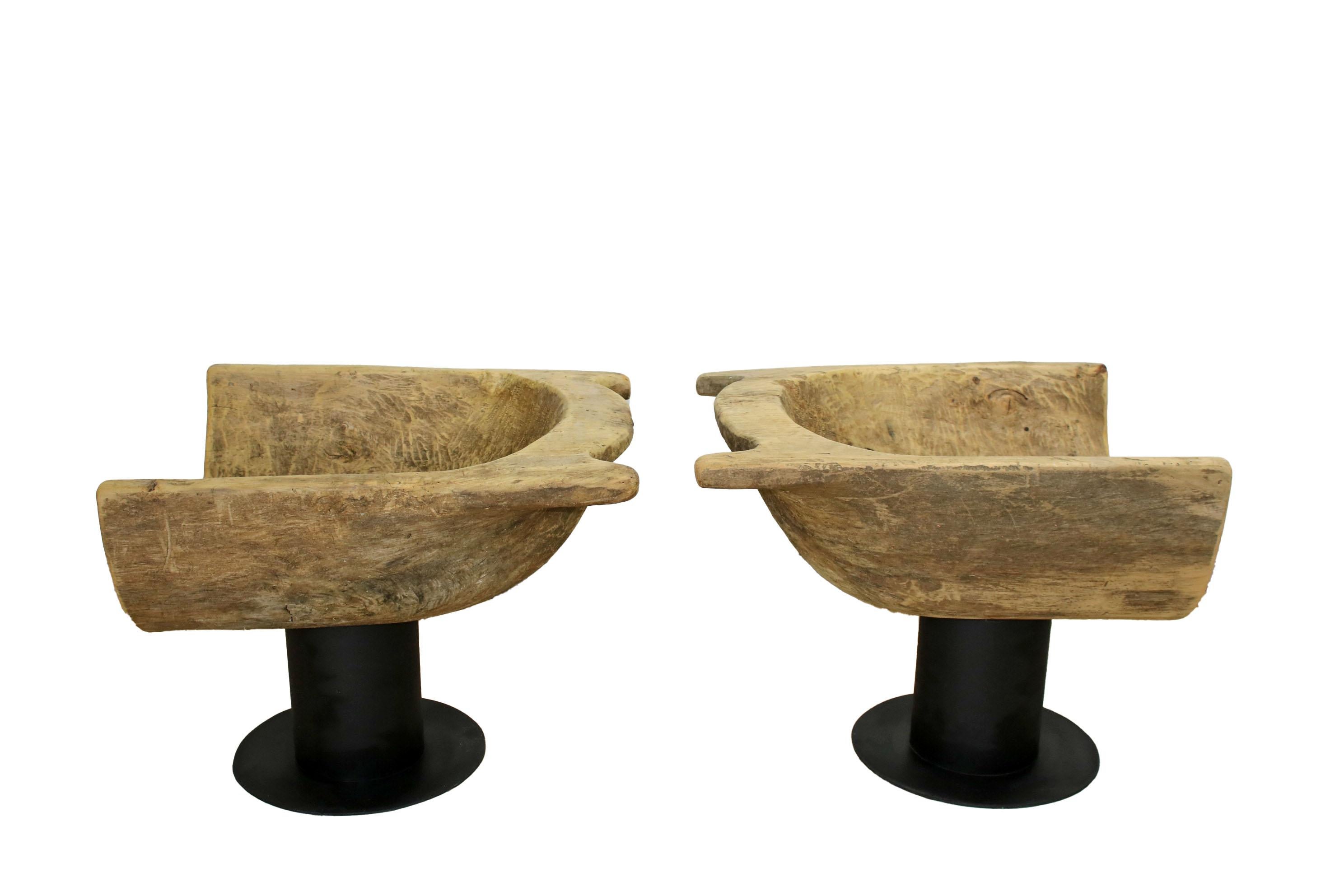 Set aus 2 natürlichen Holzsesseln mit einem Tisch, Holz aus dem 19. Jahrhundert, Holz verwendet (Österreichisch) im Angebot