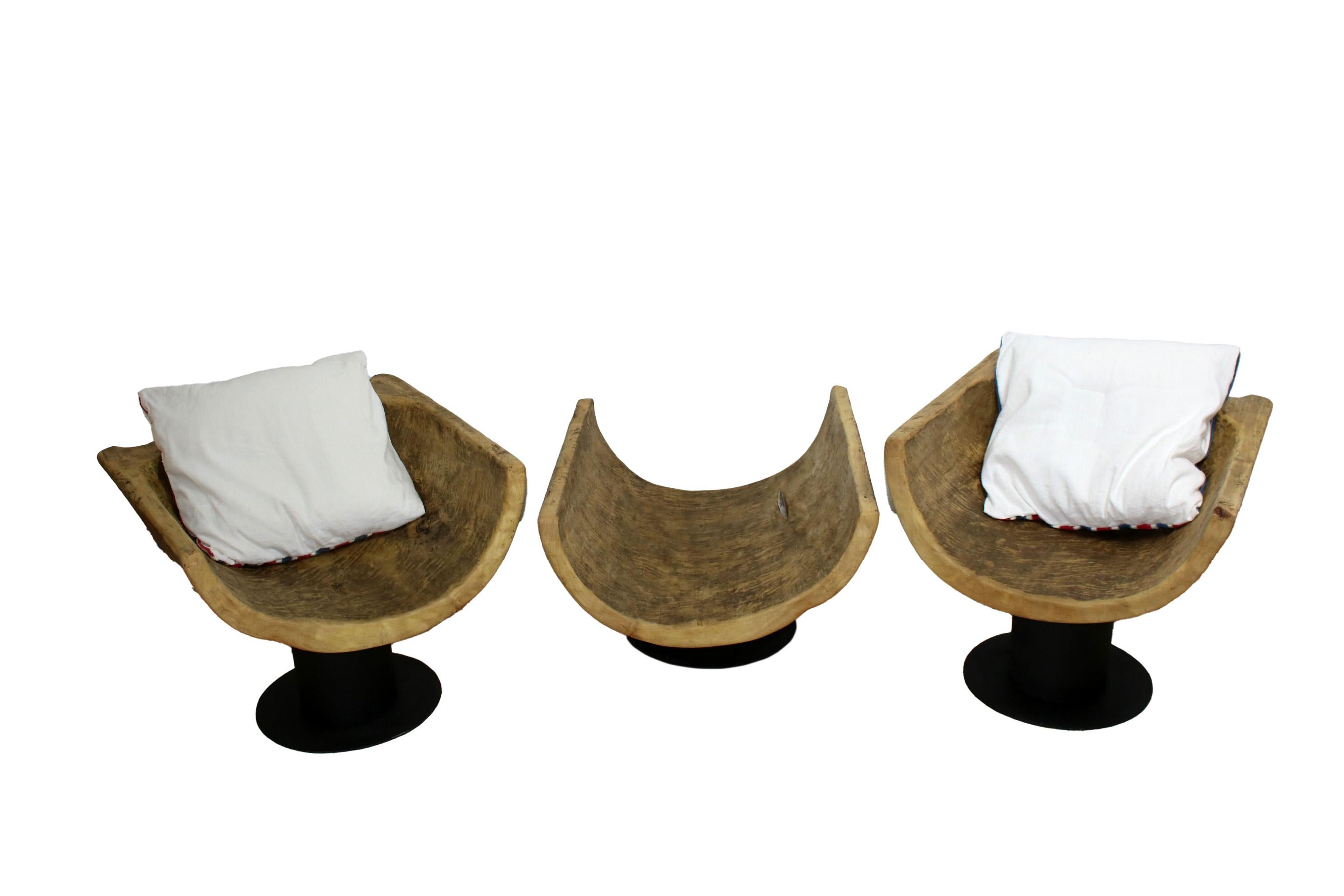 Set aus 2 natürlichen Holzsesseln mit einem Tisch, Holz aus dem 19. Jahrhundert, Holz verwendet im Angebot 1