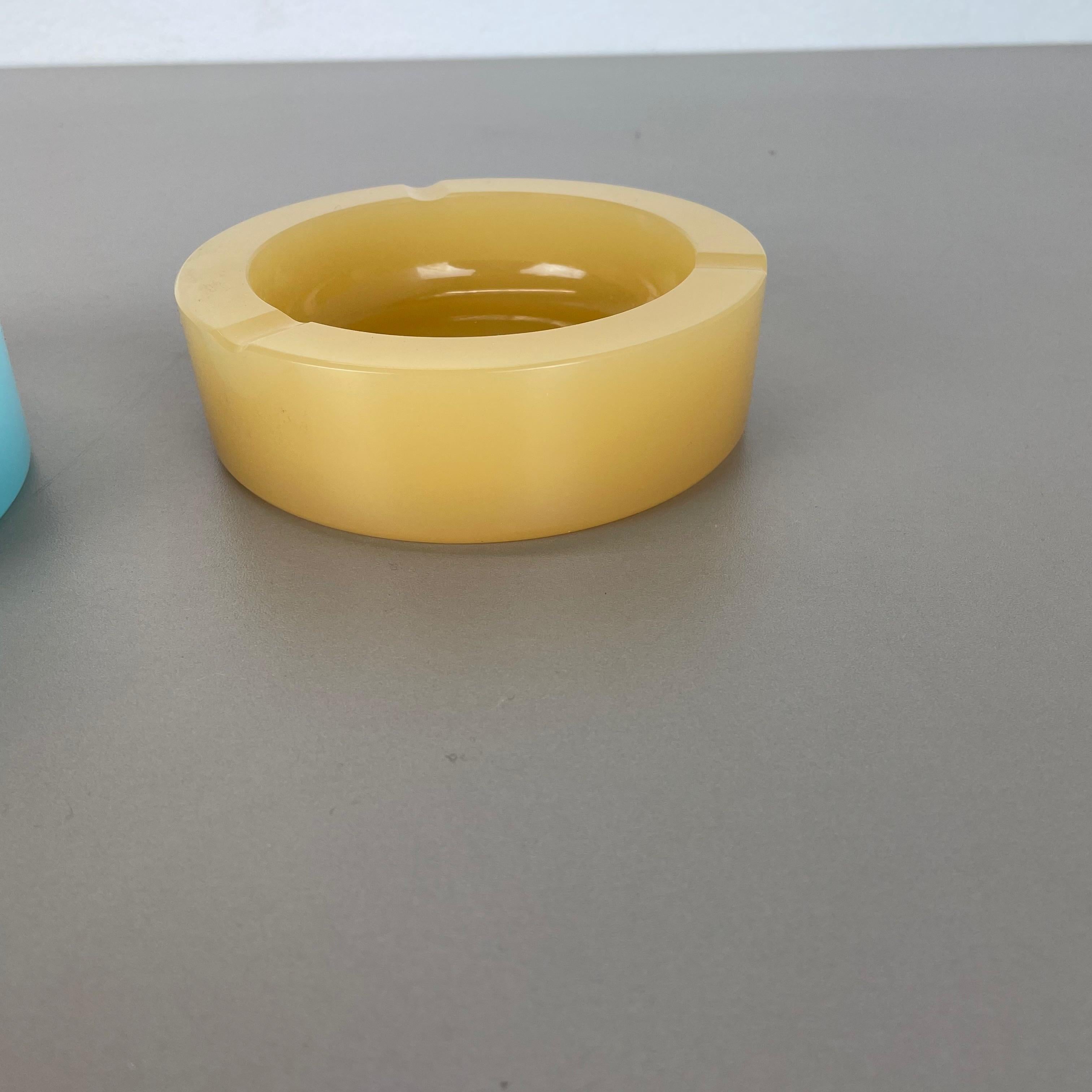 Set of 2 New Old Stock Murano Opaline Glass Ashtray Shell Bowl by Cenedese, 1960 For Sale 4