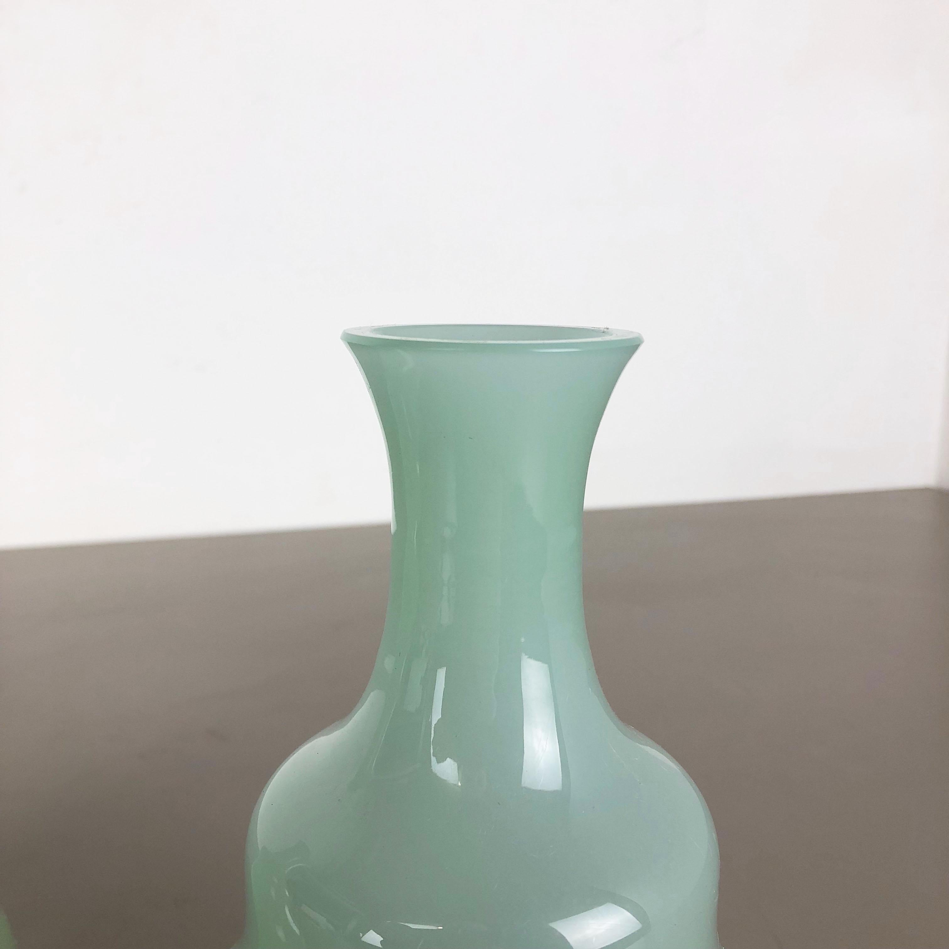 Set of 2 New Old Stock Murano Opaline Glass Vases by Gino Cenedese, 1960s 3