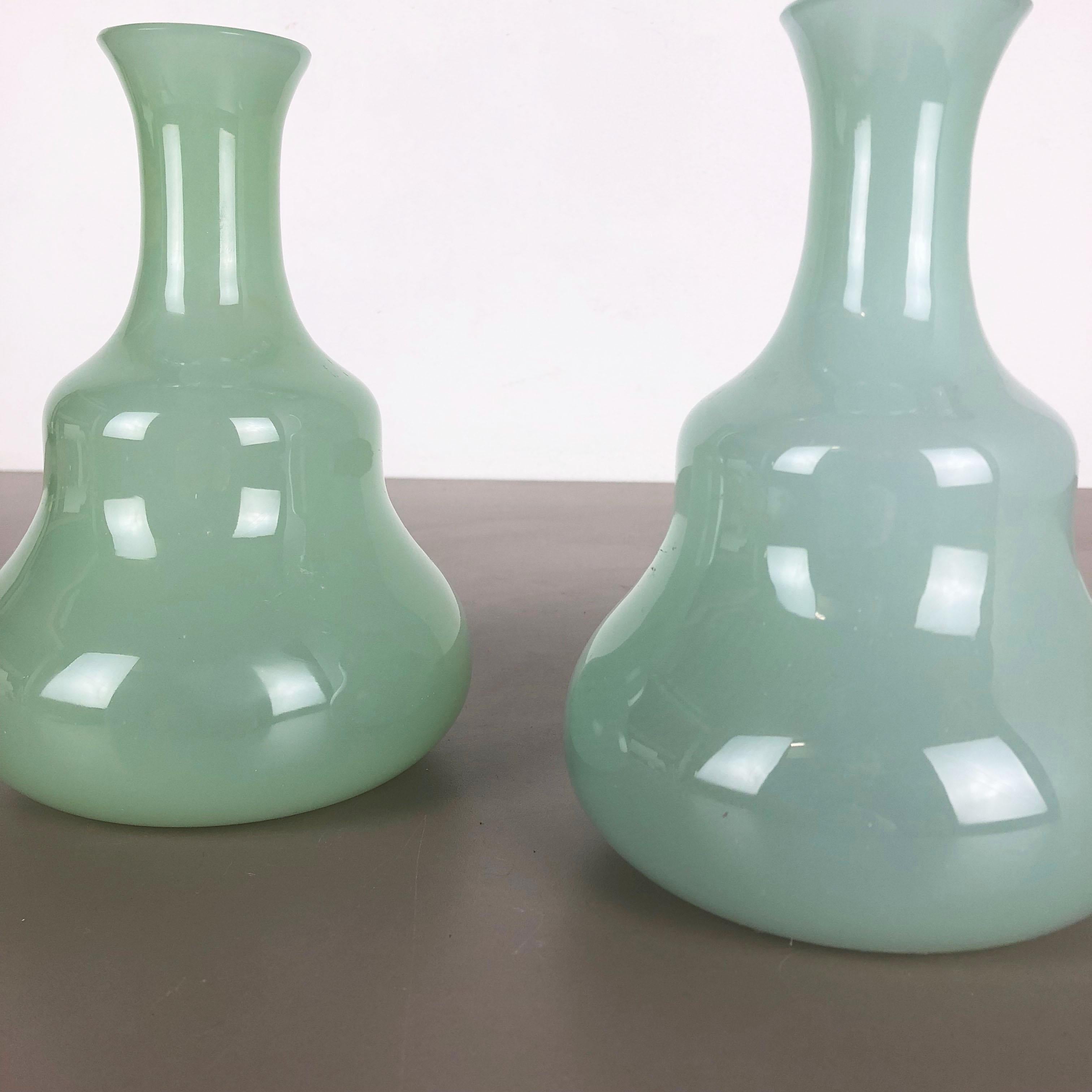 Set of 2 New Old Stock Murano Opaline Glass Vases by Gino Cenedese, 1960s 4
