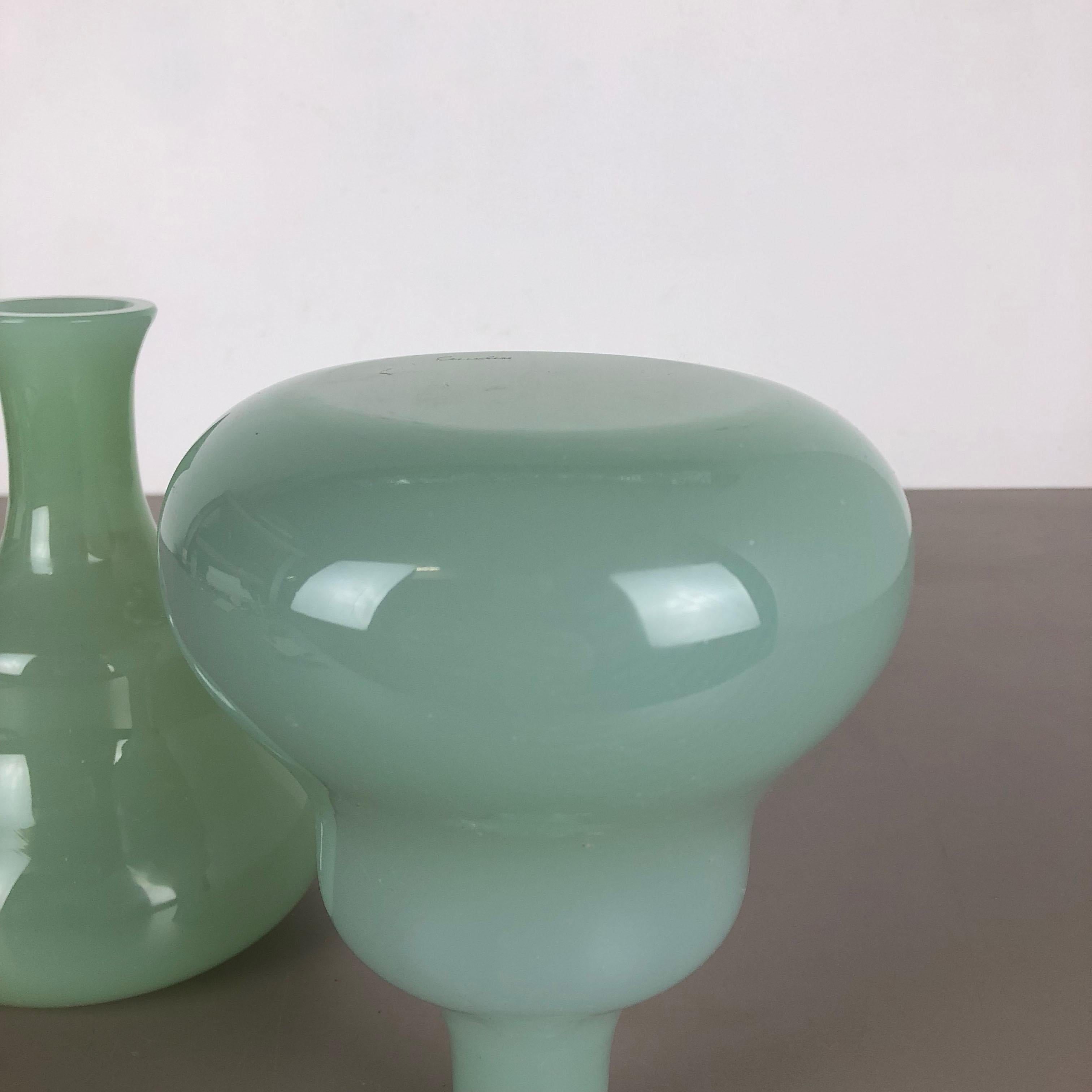 Set of 2 New Old Stock Murano Opaline Glass Vases by Gino Cenedese, 1960s 5