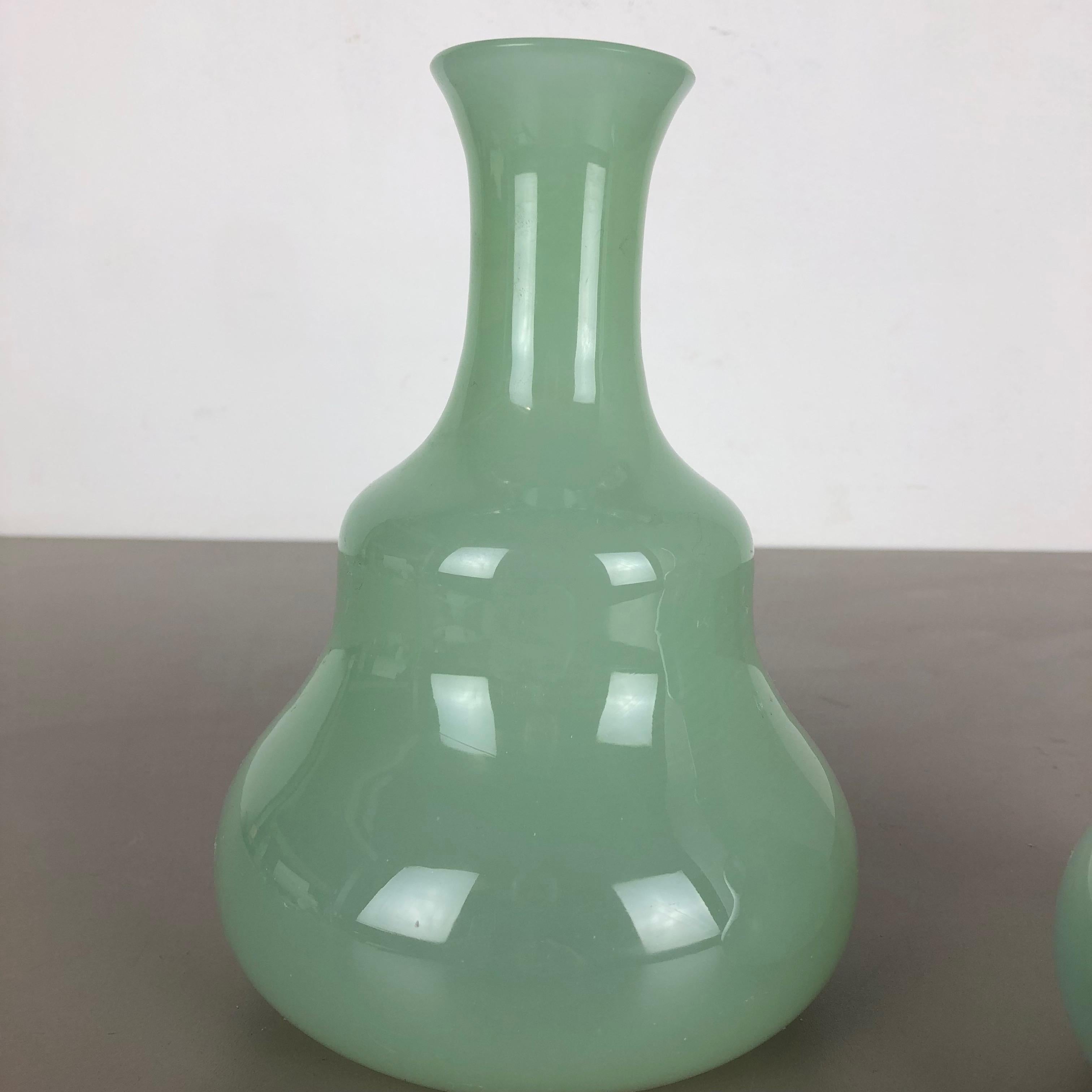 Set of 2 New Old Stock Murano Opaline Glass Vases by Gino Cenedese, 1960s im Zustand „Hervorragend“ in Kirchlengern, DE