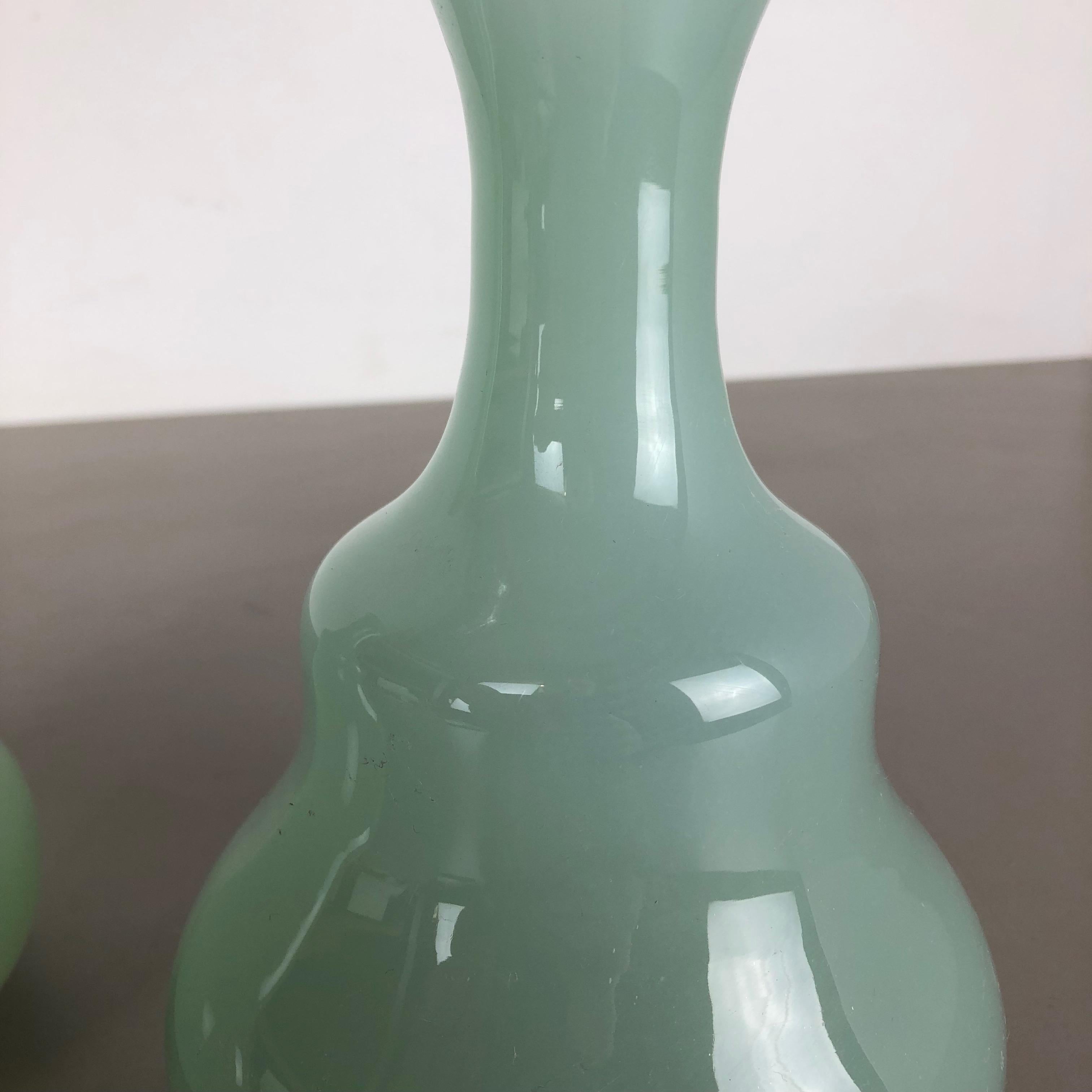 Set of 2 New Old Stock Murano Opaline Glass Vases by Gino Cenedese, 1960s 2