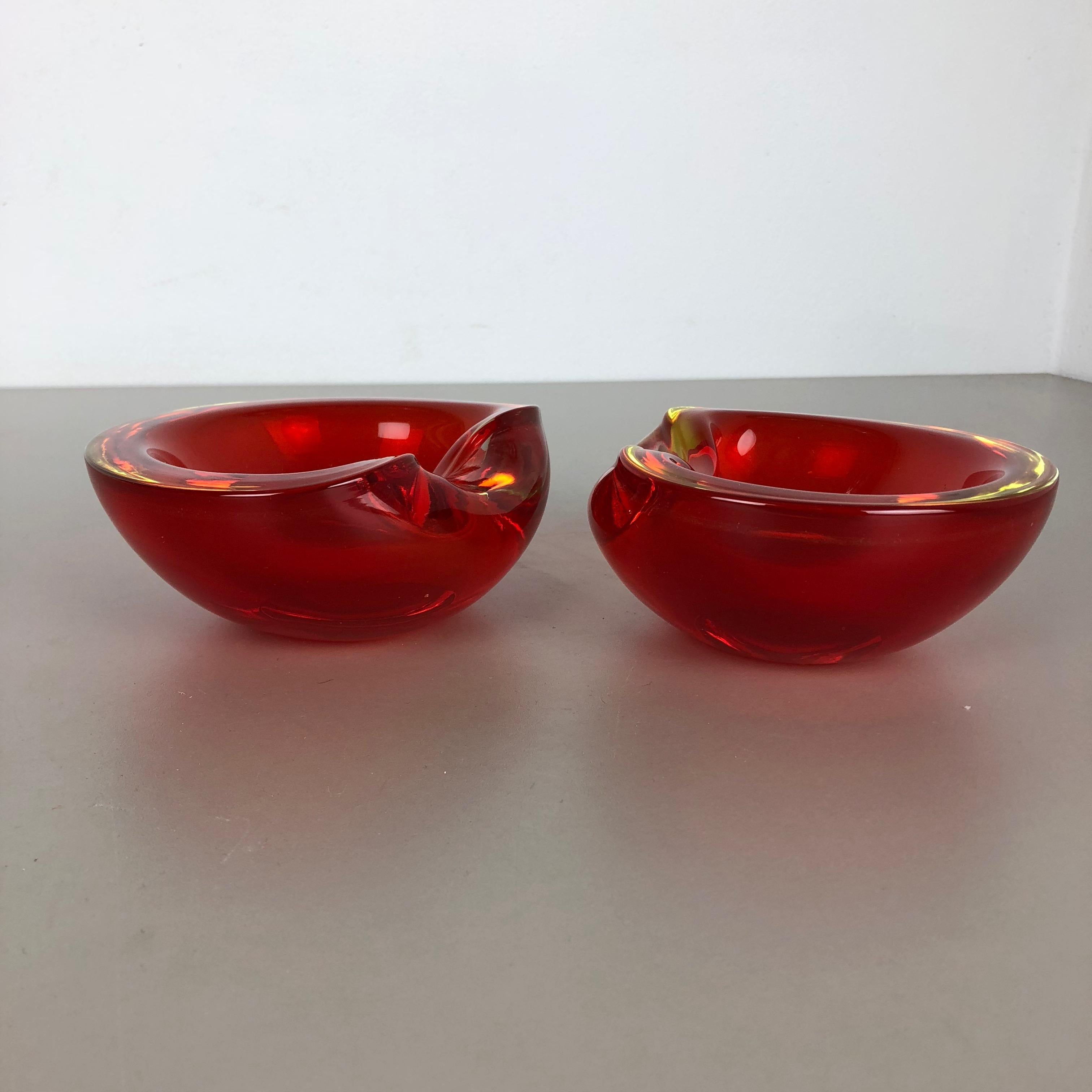 Mid-Century Modern Set of 2 New Old Stock, Murano Sommerso Glass Shell Bowl Cenedese Vetri, 1960s