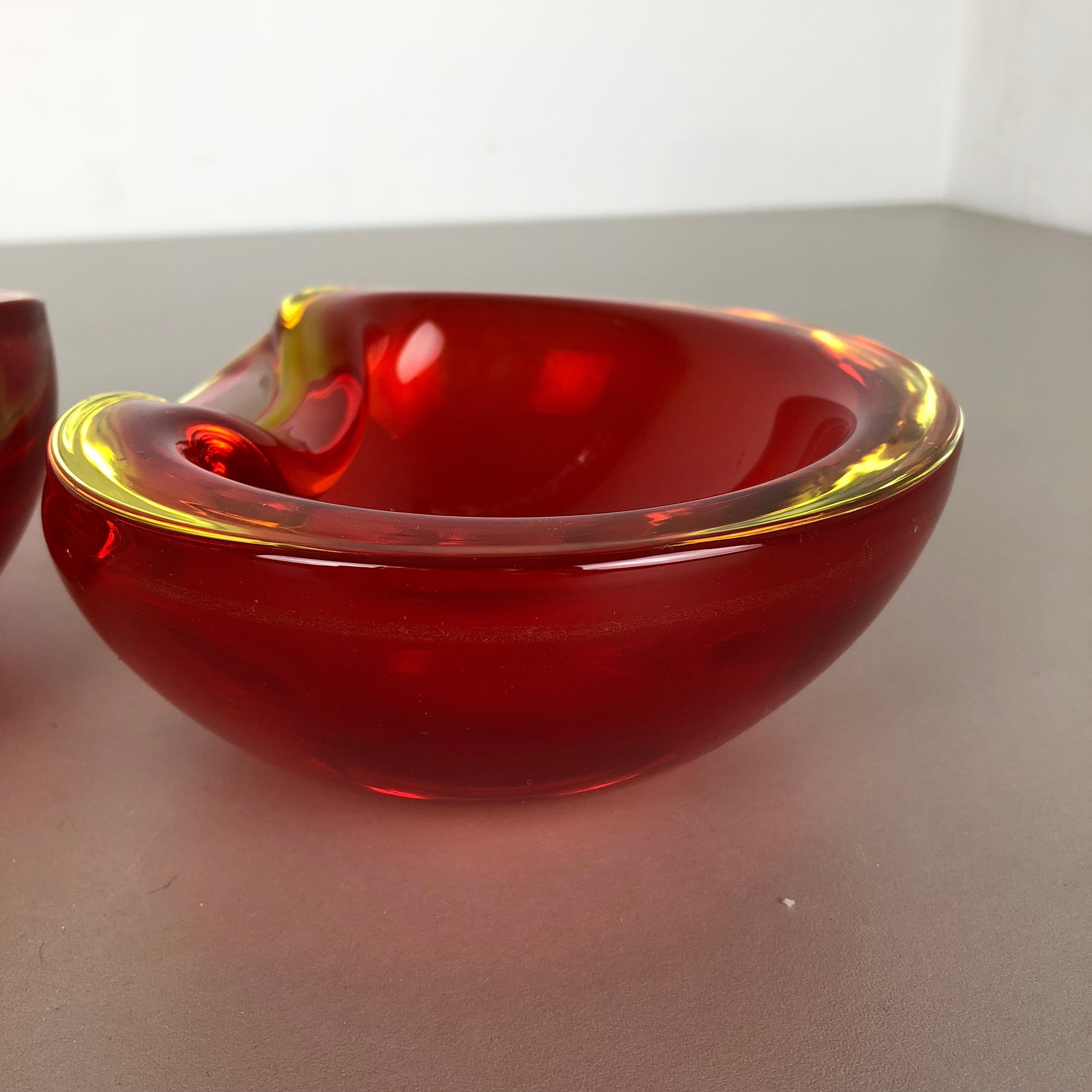 20th Century Set of 2 New Old Stock, Murano Sommerso Glass Shell Bowl Cenedese Vetri, 1960s