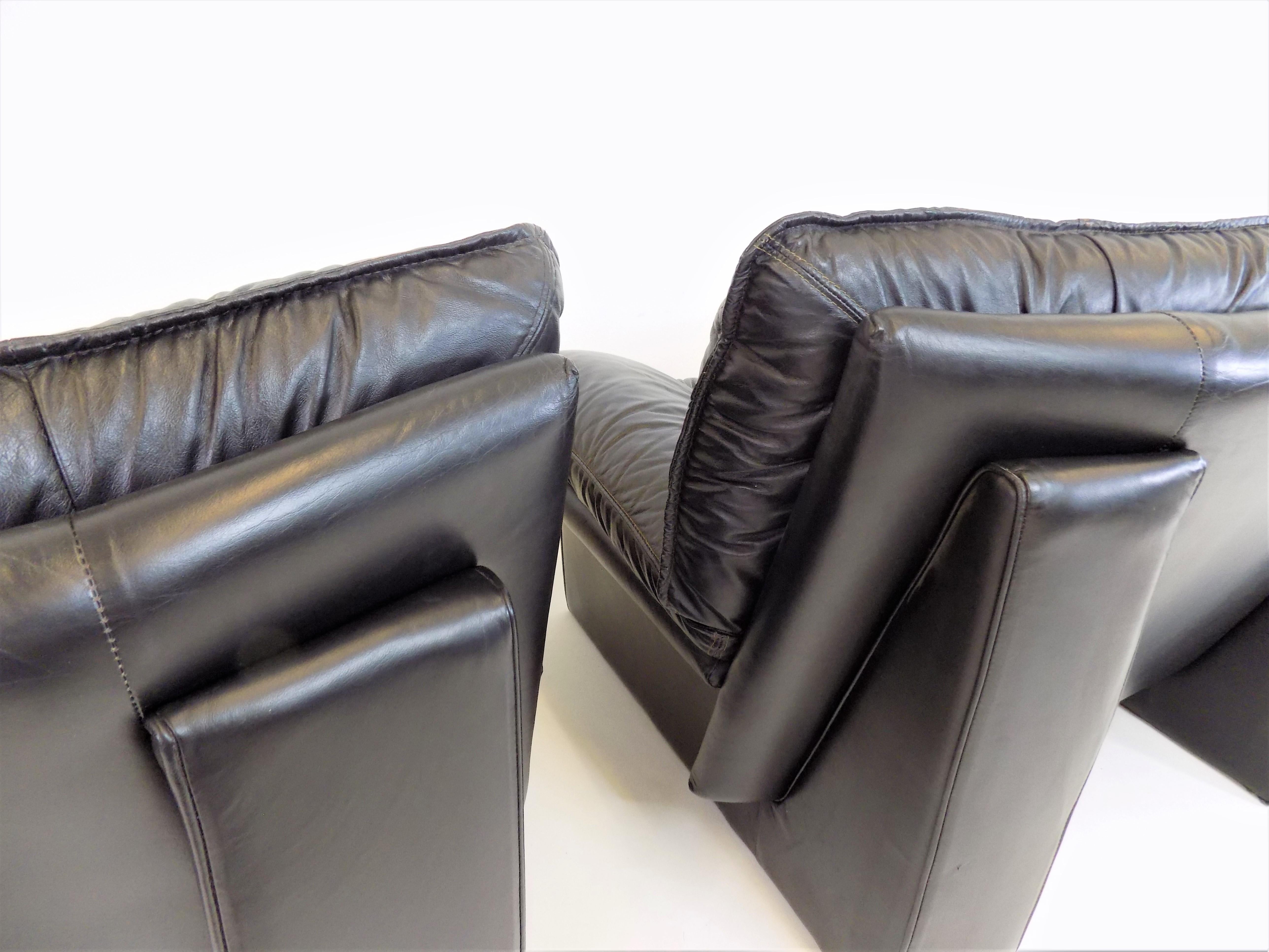 Set of 2 Nicoletti Salotti Ambassador leather armchairs 1