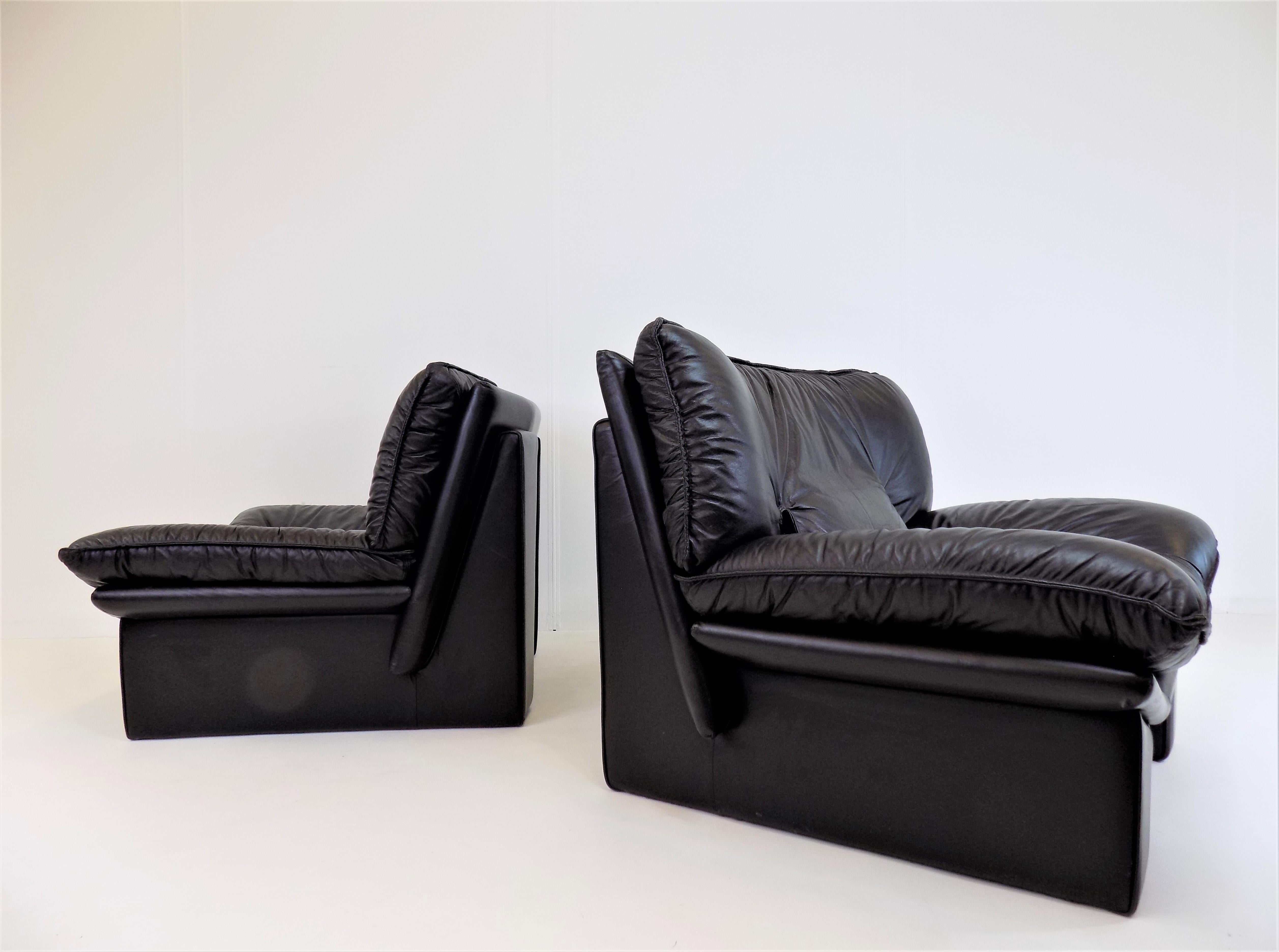 Italian Set of 2 Nicoletti Salotti Ambassador leather armchairs