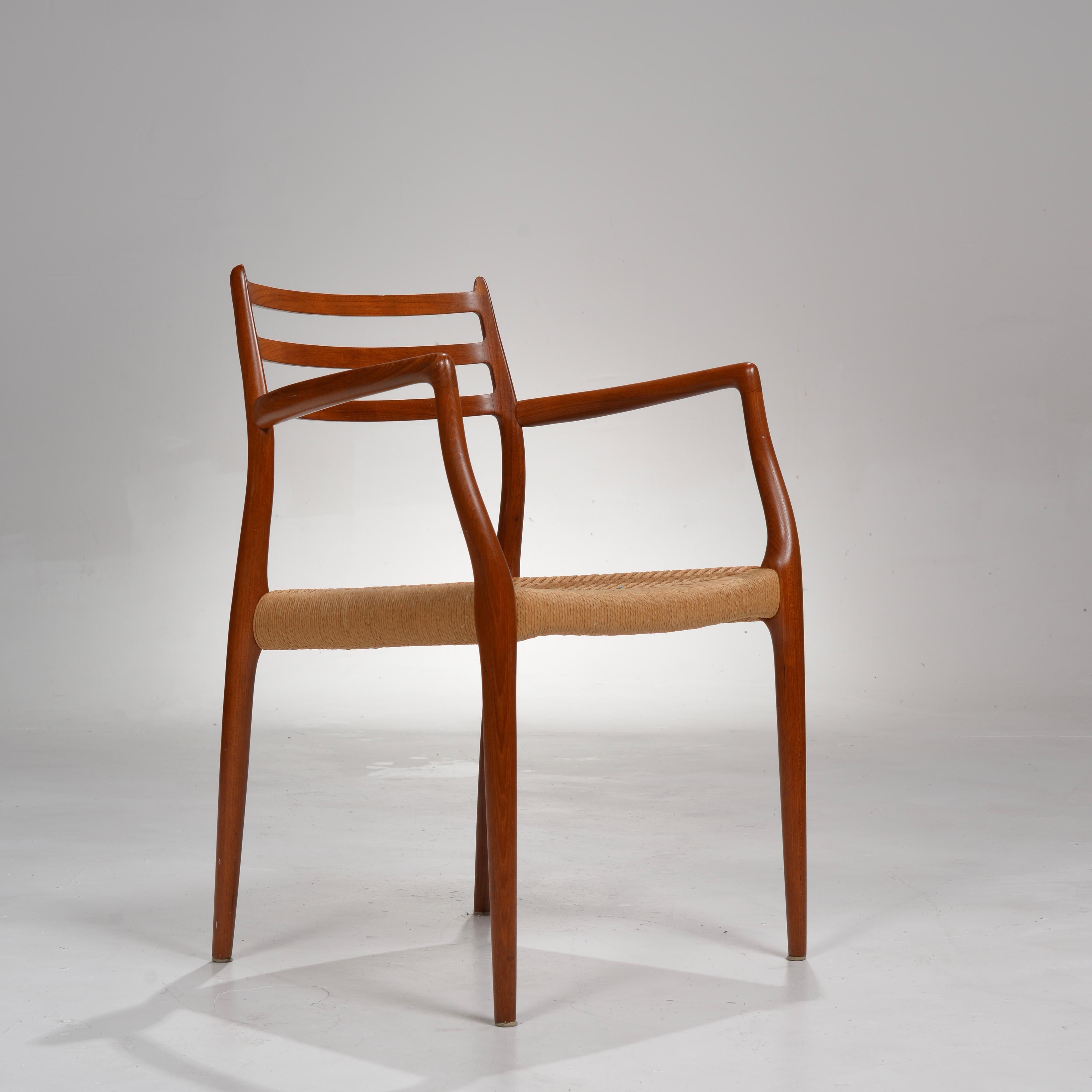 Milieu du XXe siècle Ensemble de 2 tables à manger en teck Niels Moller Model 62 par J.L. Møllers Møbelfabrik au Danemark en vente