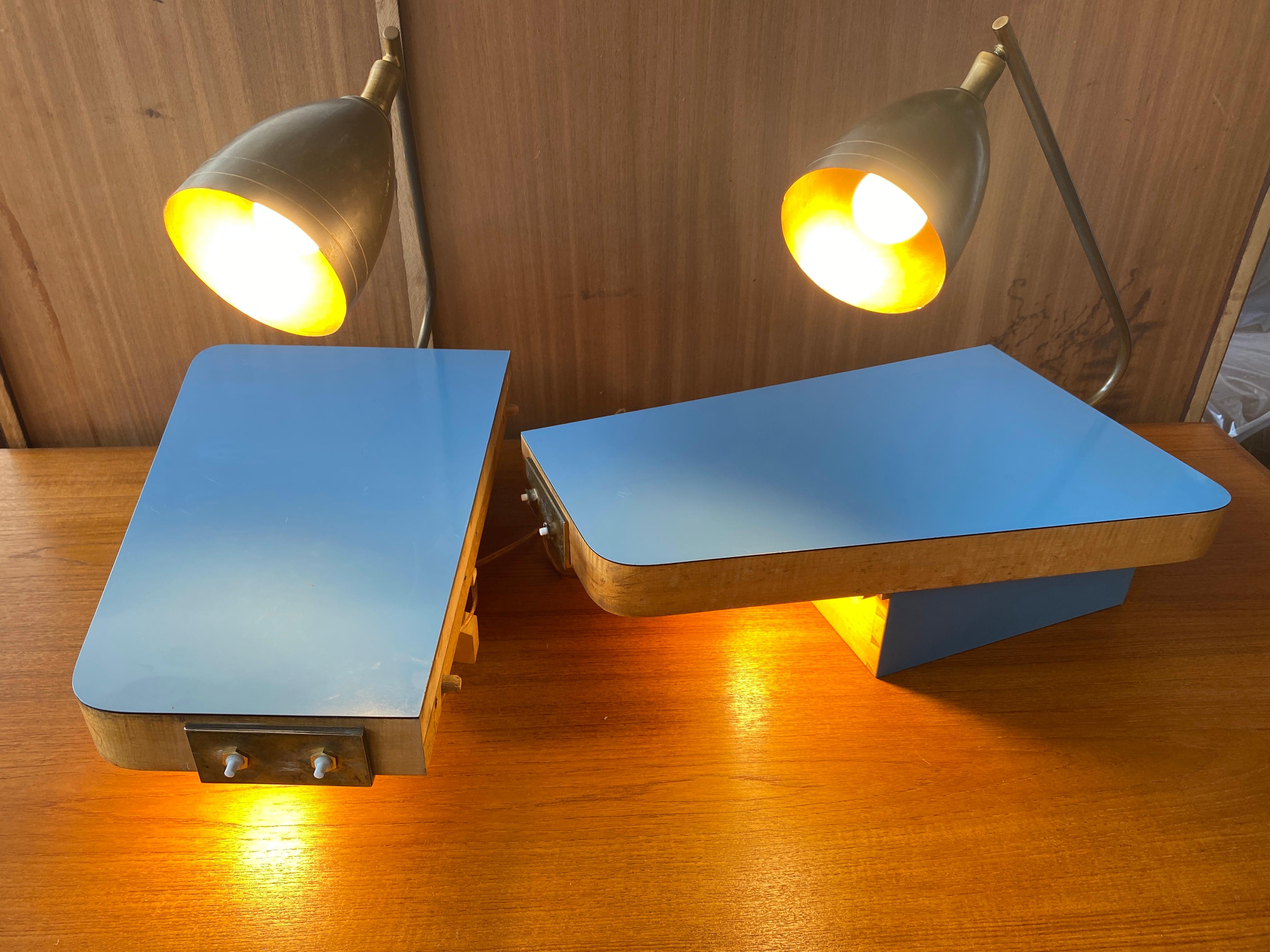 Ensemble de 2 tables de nuit avec lampes à double éclairage, Circa 1950 en vente 2