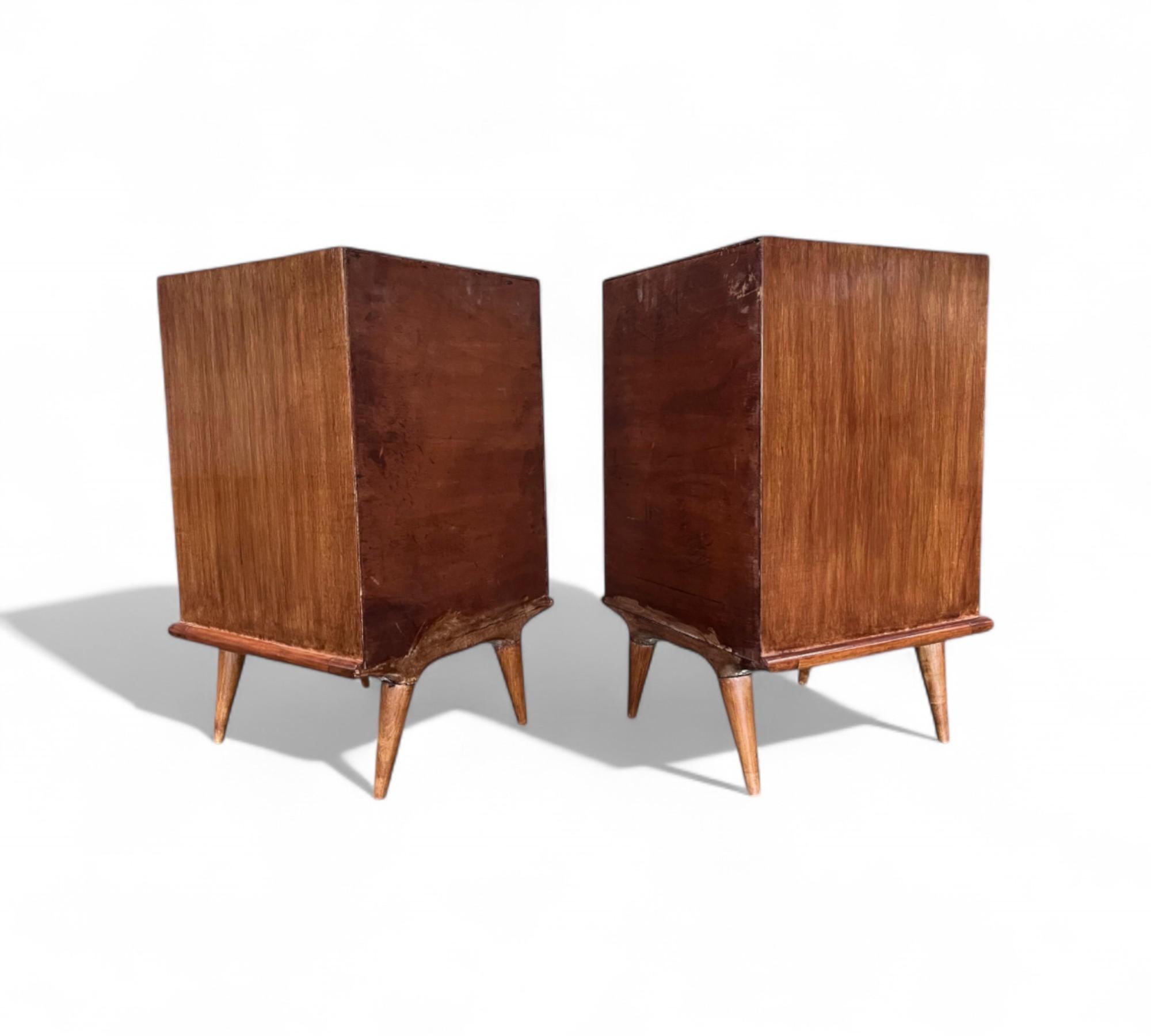 Contreplaqué Ensemble de 2 tables de chevet à tiroirs en contreplaqué et placage de Wood Wood Ivory, c. 1950s en vente