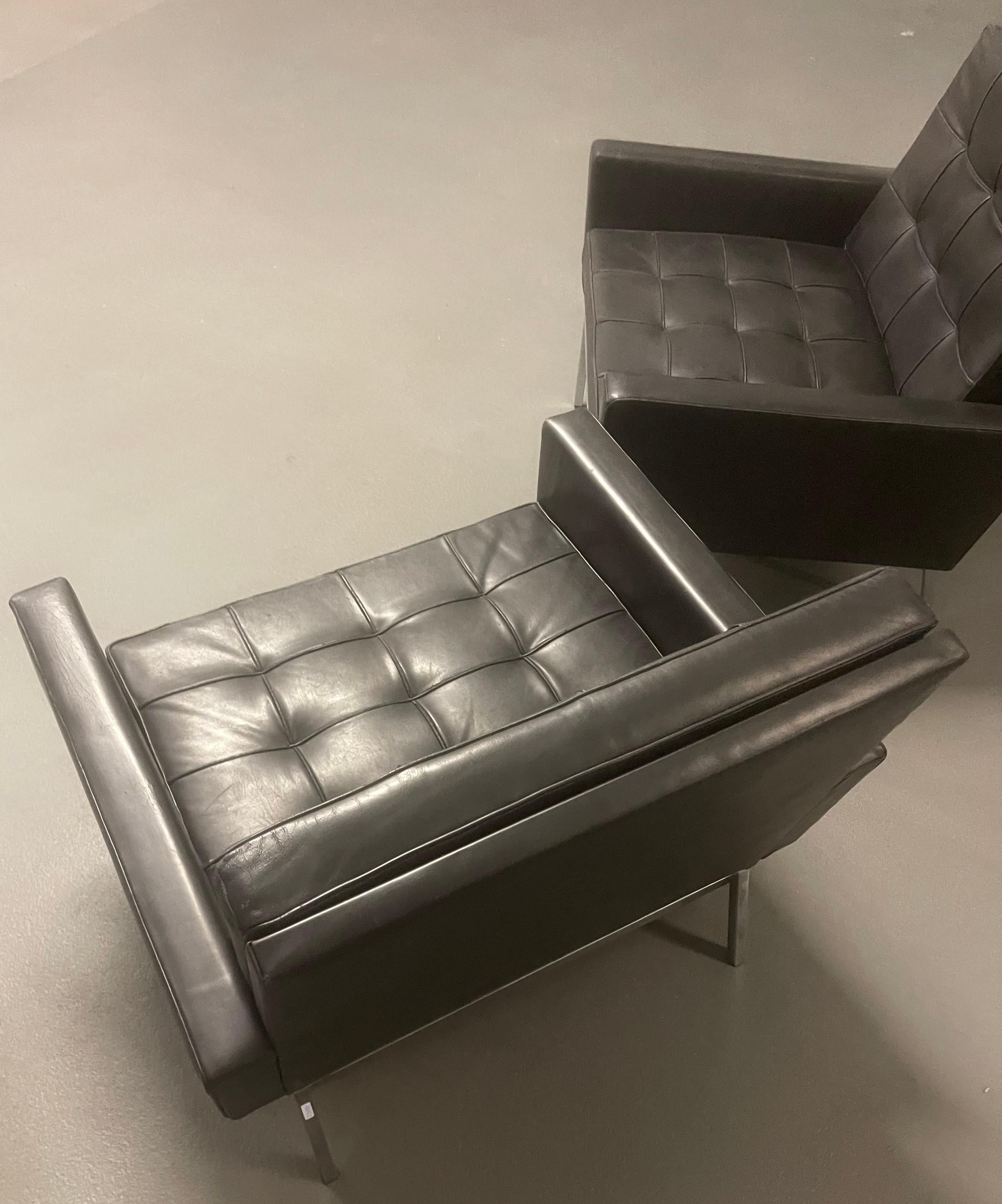 Mid-20th Century set of 2 no. 65a lounge chairs by knoll international