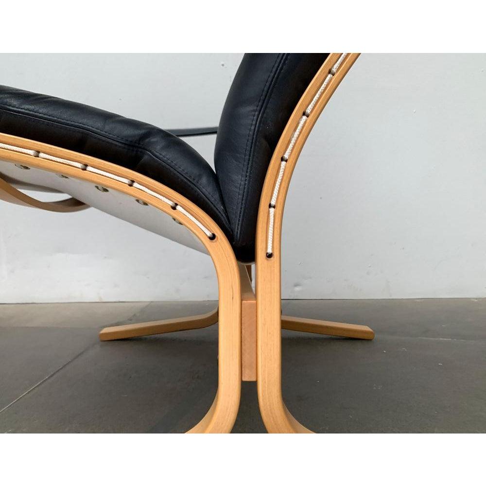 Norvégien Ensemble de 2 chaises longues norvégiennes en cuir Siesta avec pouf, Ingmar Relling, années 60 en vente