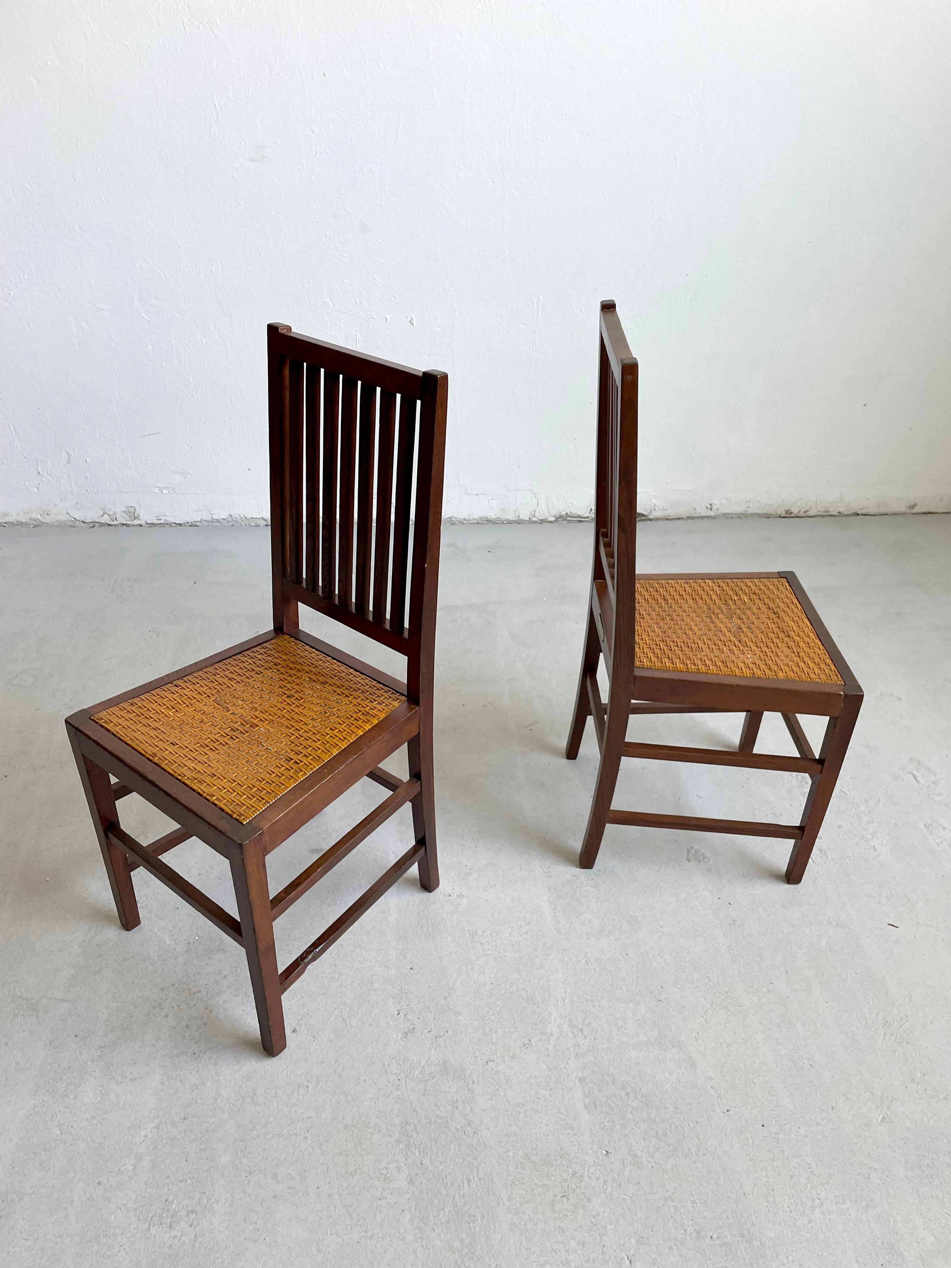 Sécession viennoise Ensemble de 2 chaises de salle à manger en chêne et osier de Hans Vollmer pour Prag-Rudniker en vente