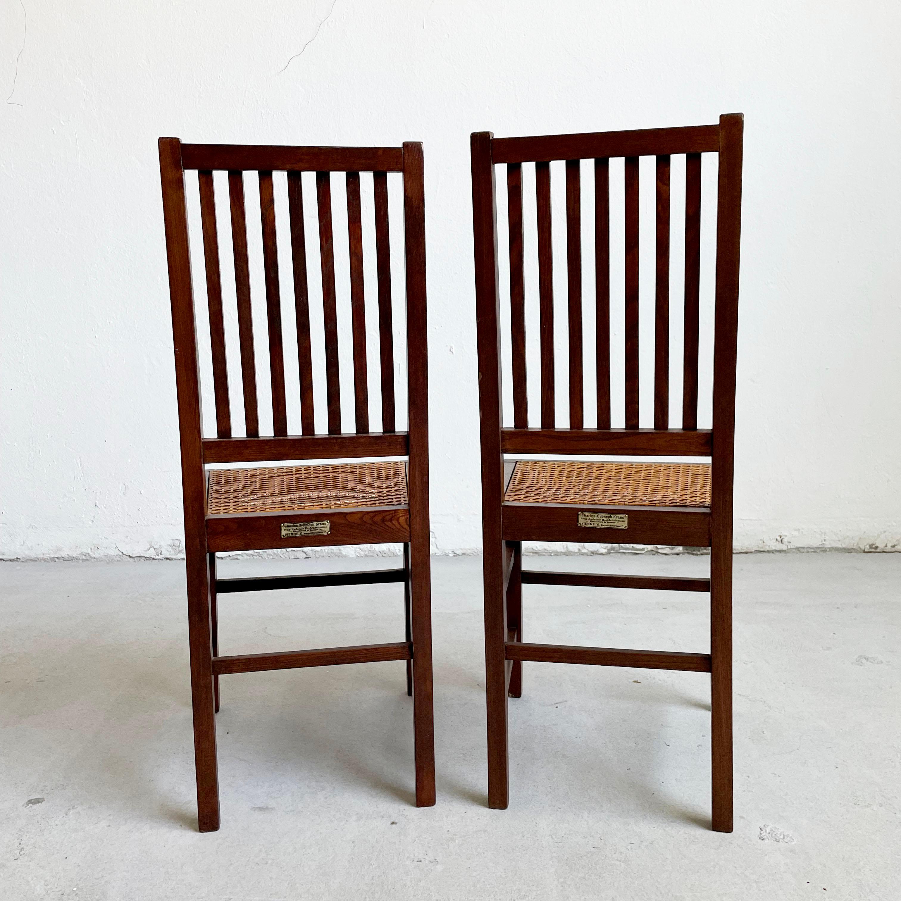 Autrichien Ensemble de 2 chaises de salle à manger en chêne et osier de Hans Vollmer pour Prag-Rudniker en vente