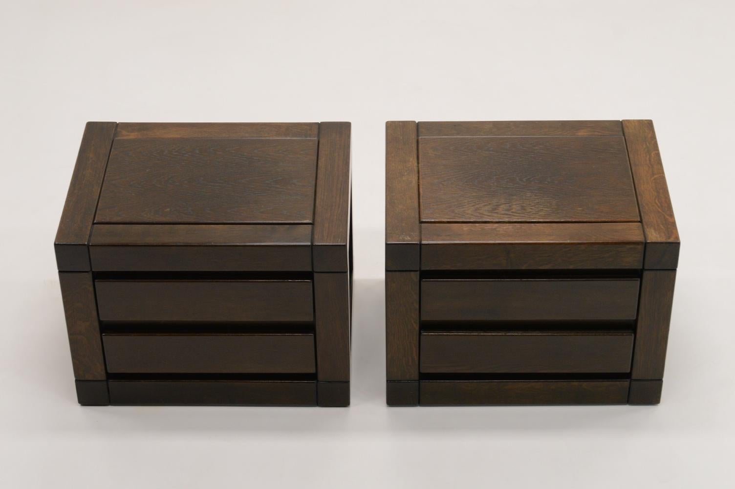 Set of 2 oak bedside drawer cabinets, 1970s Europe. In Good Condition In Landgraaf, NL
