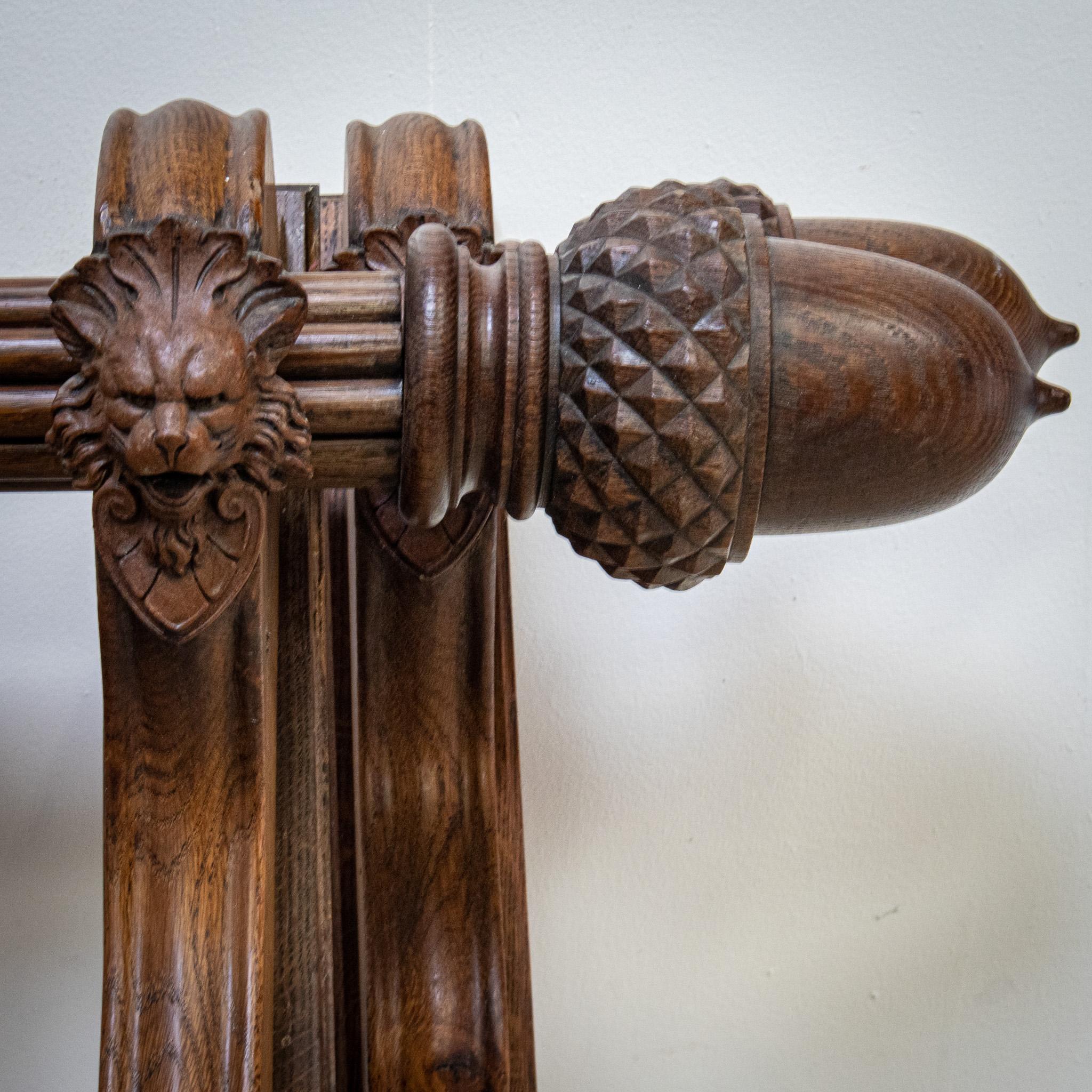 Set of 2 Oak Curtain Poles with Acorn Finials In Good Condition For Sale In Newark, GB