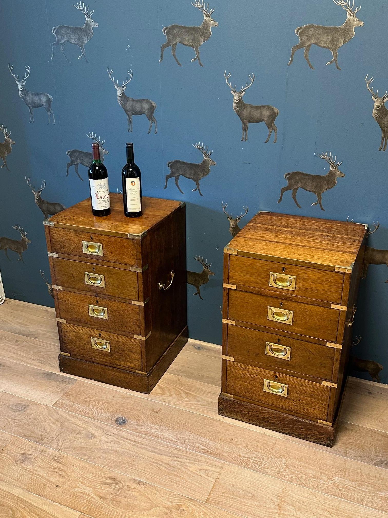 Set of 2 oak nightstands For Sale 4