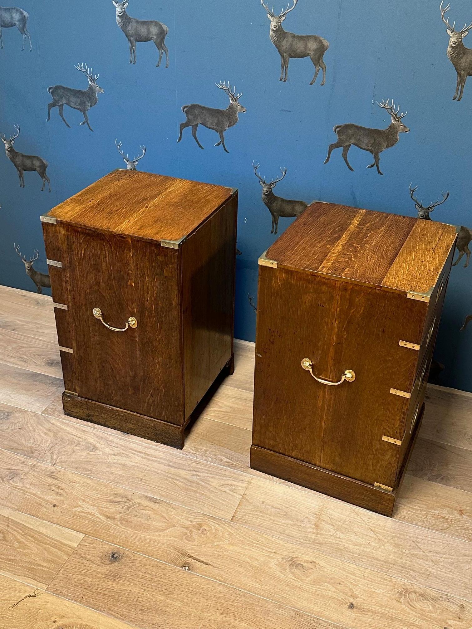 Oak Set of 2 oak nightstands For Sale