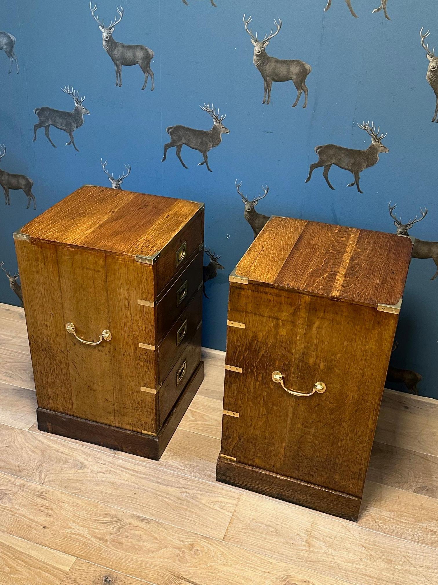 Set of 2 oak nightstands For Sale 1