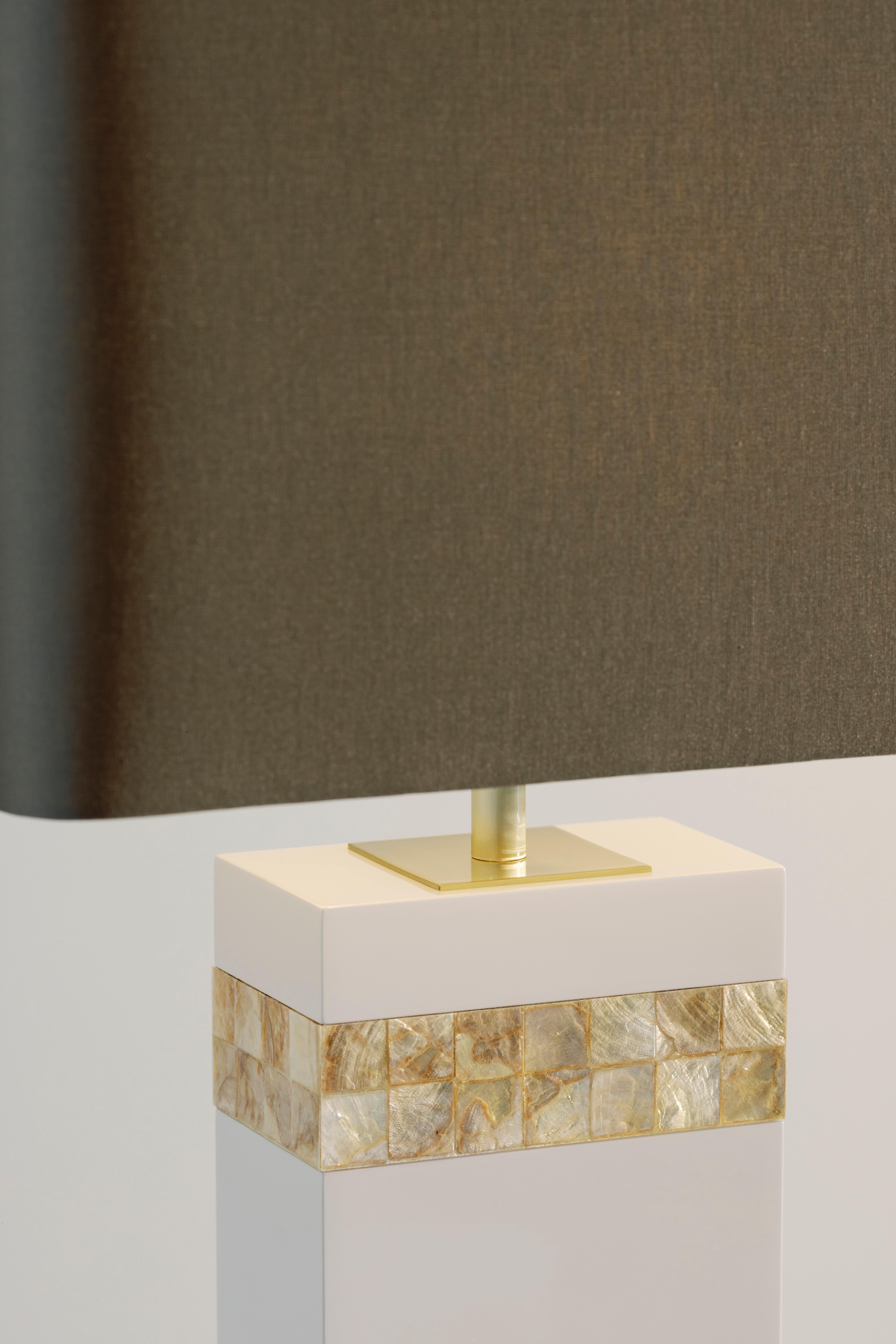 Portoghese Set di 2 lampade da tavolo Oceanus, paralume in bronzo, fatte a mano in Portogallo da Greenapple in vendita