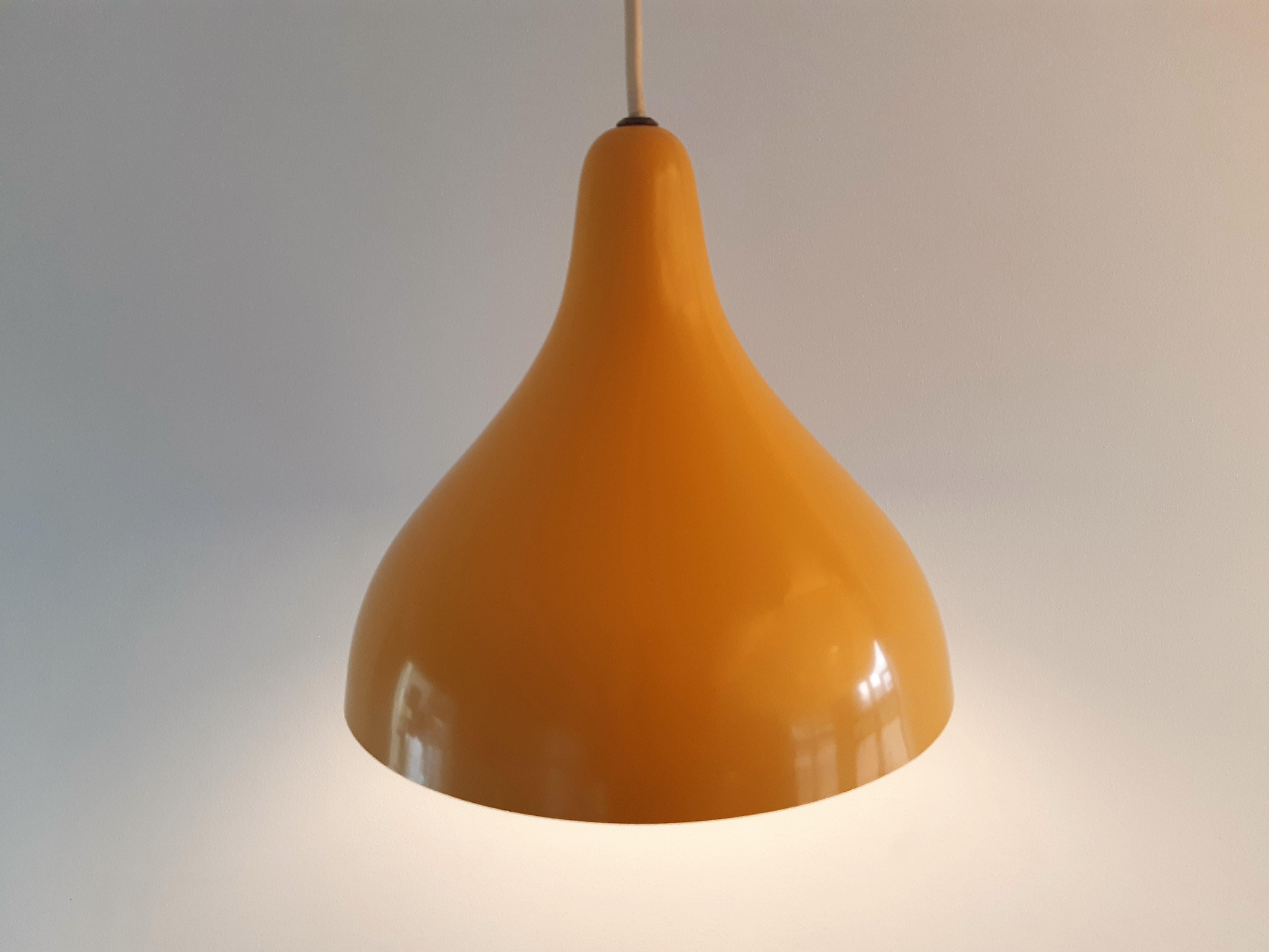 Set of 2 Ochre Metal Pendant Lamps by Lisa Johansson-Pape for Orno 'Attr.' In Good Condition In Steenwijk, NL