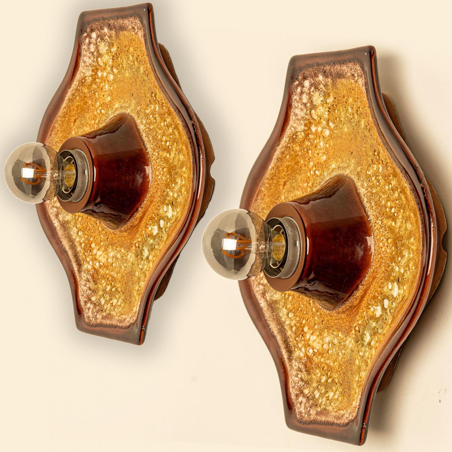 Juego de 2 apliques ovalados de cerámica ocre estilo lava gorda, 1970 Era espacial en venta