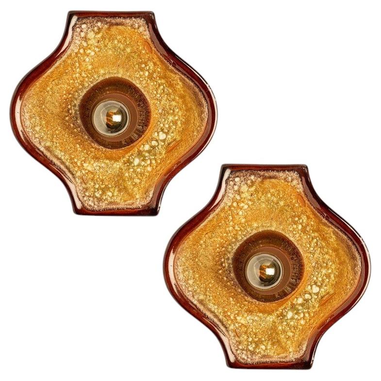 Satz von 2 ockerfarbenen Keramik-Wandleuchten im Stil von Fat Lava, 1970