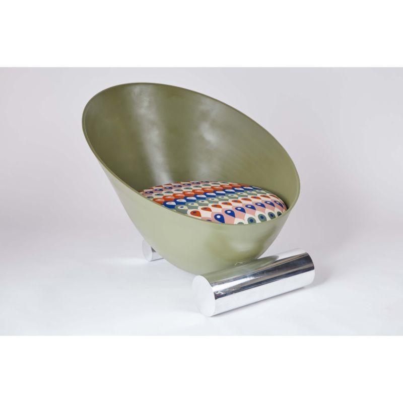 Lot de 2 chaises Octavia, coque verte et grise par Laun ( Fabriqué à la main à Los Angeles )
Collection'S
Dimensions : H.79 D.107 L.79 cm
MATERIAL : Aluminium brossé ou fibre de verre peinte, pieds en aluminium poli, tissu