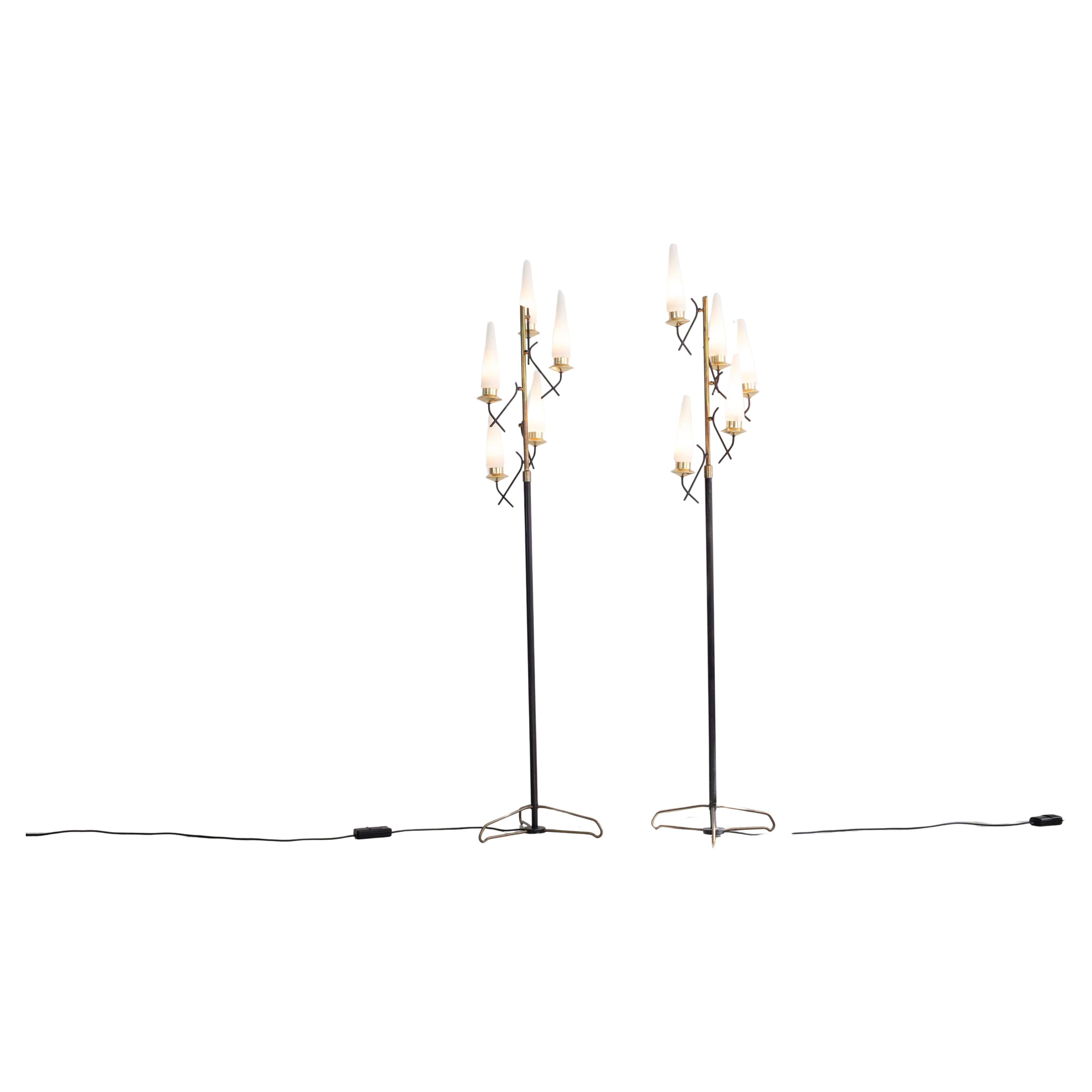 Set di 2 lampade da terra con 5 paralumi in vetro opalino, Italia, anni 
50