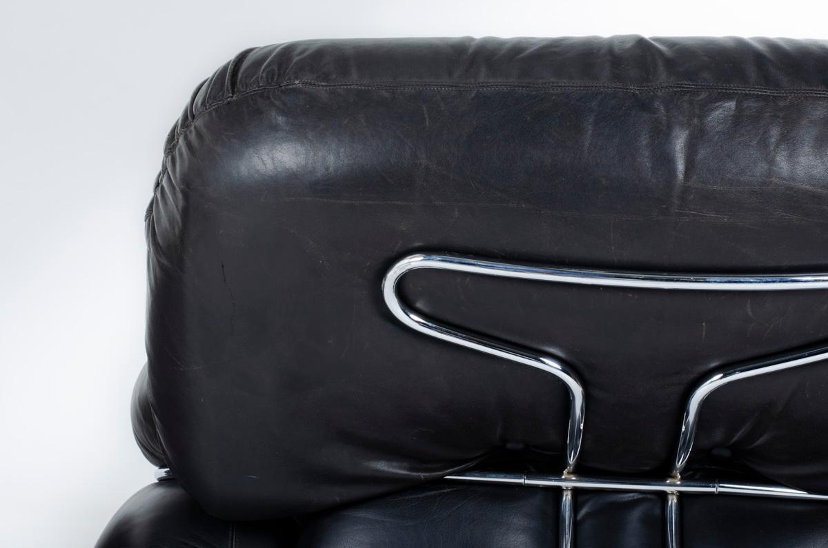 Set of 2 Okay armchairs by Adriano Piazzesi in black leather 1970 For Sale 5