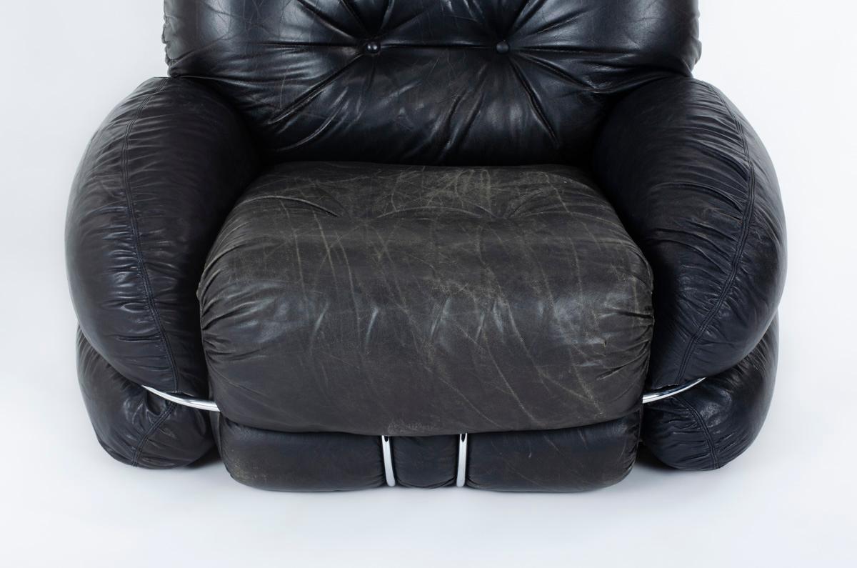 Set of 2 Okay armchairs by Adriano Piazzesi in black leather 1970 For Sale 1