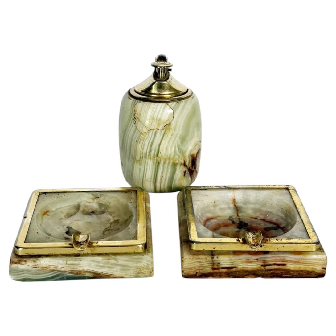 Lot de 2 cendriers en onyx et 1 briquet, France, années 1950