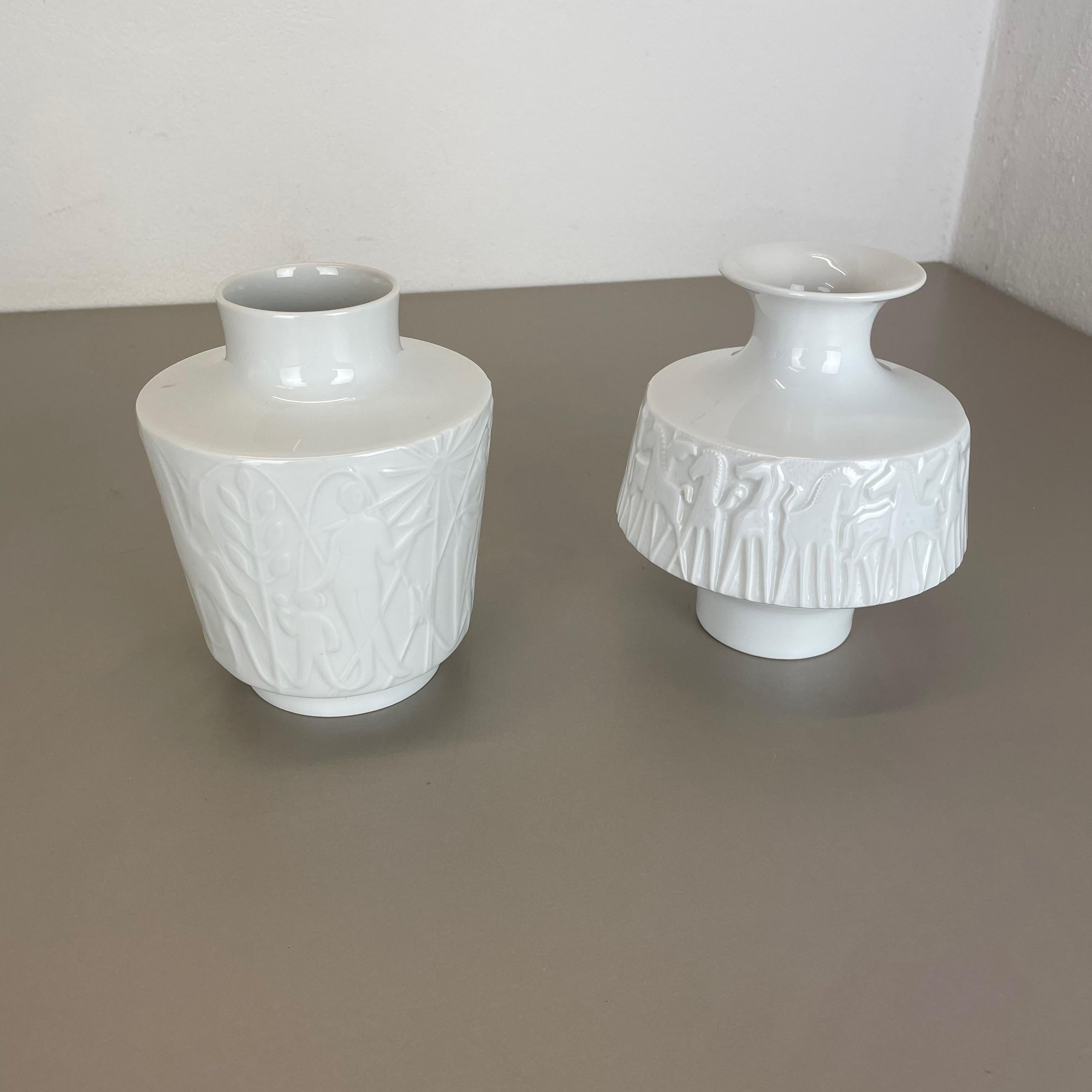 Mid-Century Modern Ensemble de 2 vases en porcelaine biscuit OP Art d'Edelstein, Bavière, Allemagne, 1970 en vente