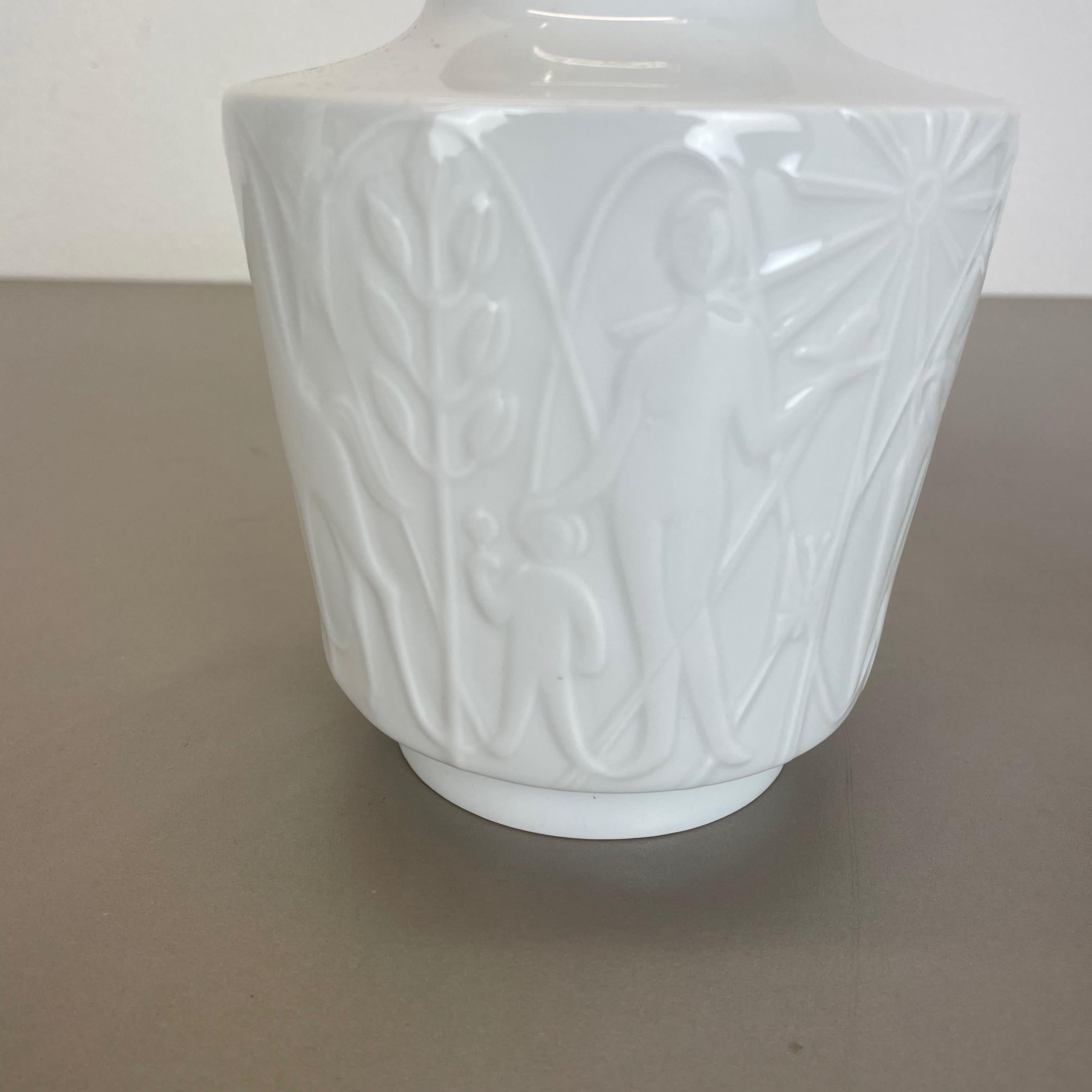 Ensemble de 2 vases en porcelaine biscuit OP Art d'Edelstein, Bavière, Allemagne, 1970 Bon état - En vente à Kirchlengern, DE