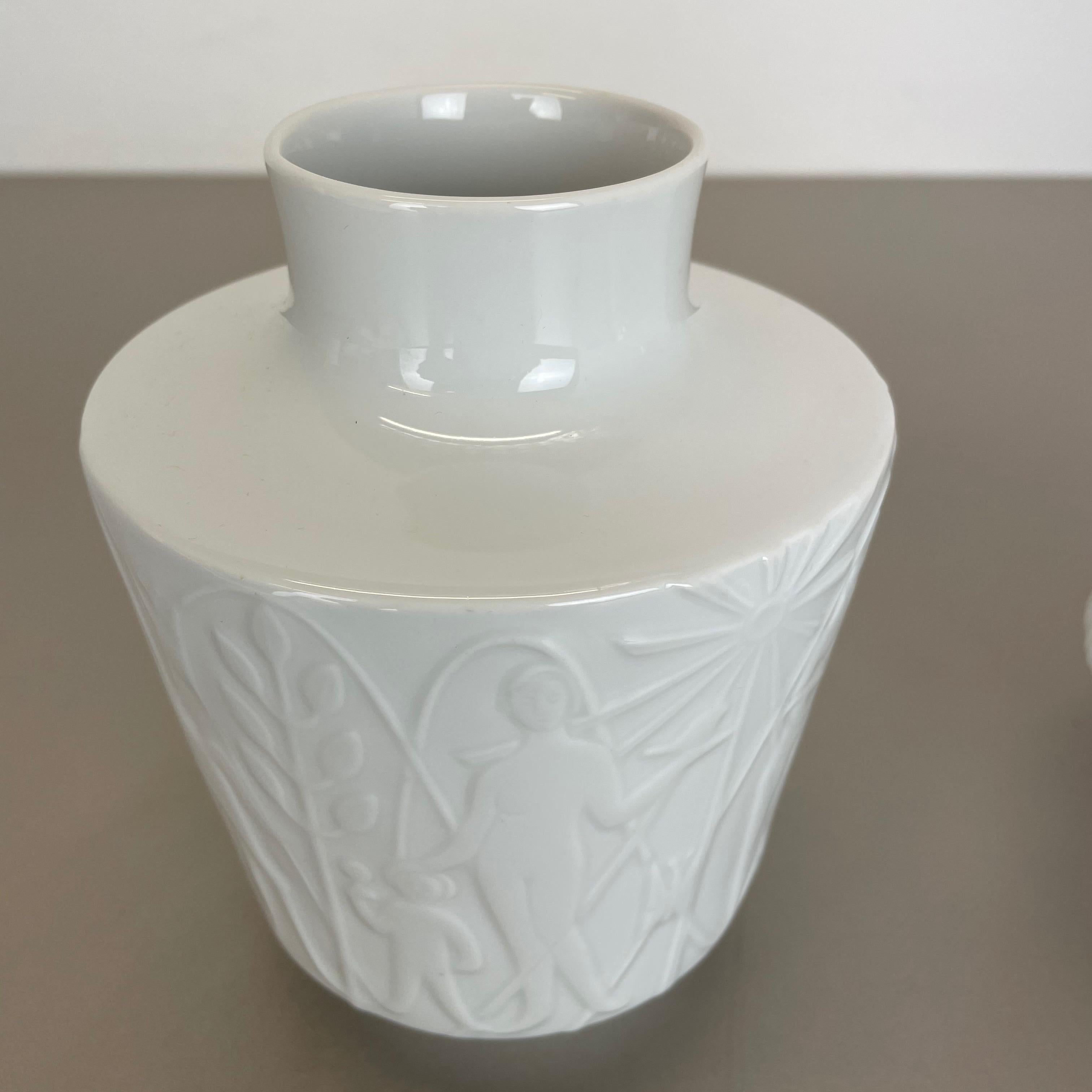 Mid-Century Modern Set of 2 OP Art Biscuit Porcelain Vases by Edelstein Bavaria, Germany, 1970s For Sale