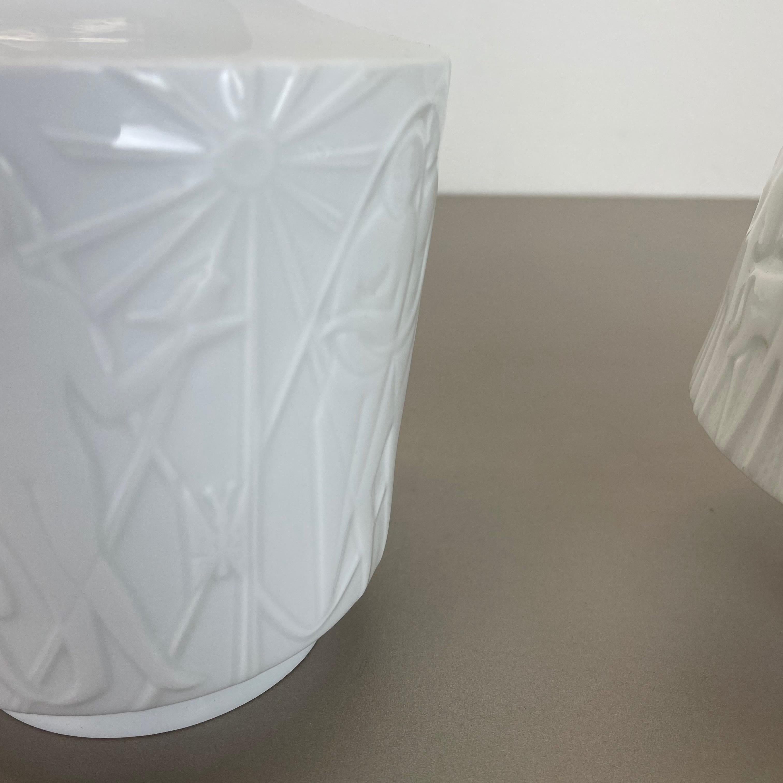 Porcelaine Ensemble de 2 vases en porcelaine biscuit OP Art d'Edelstein, Bavière, Allemagne, 1970 en vente