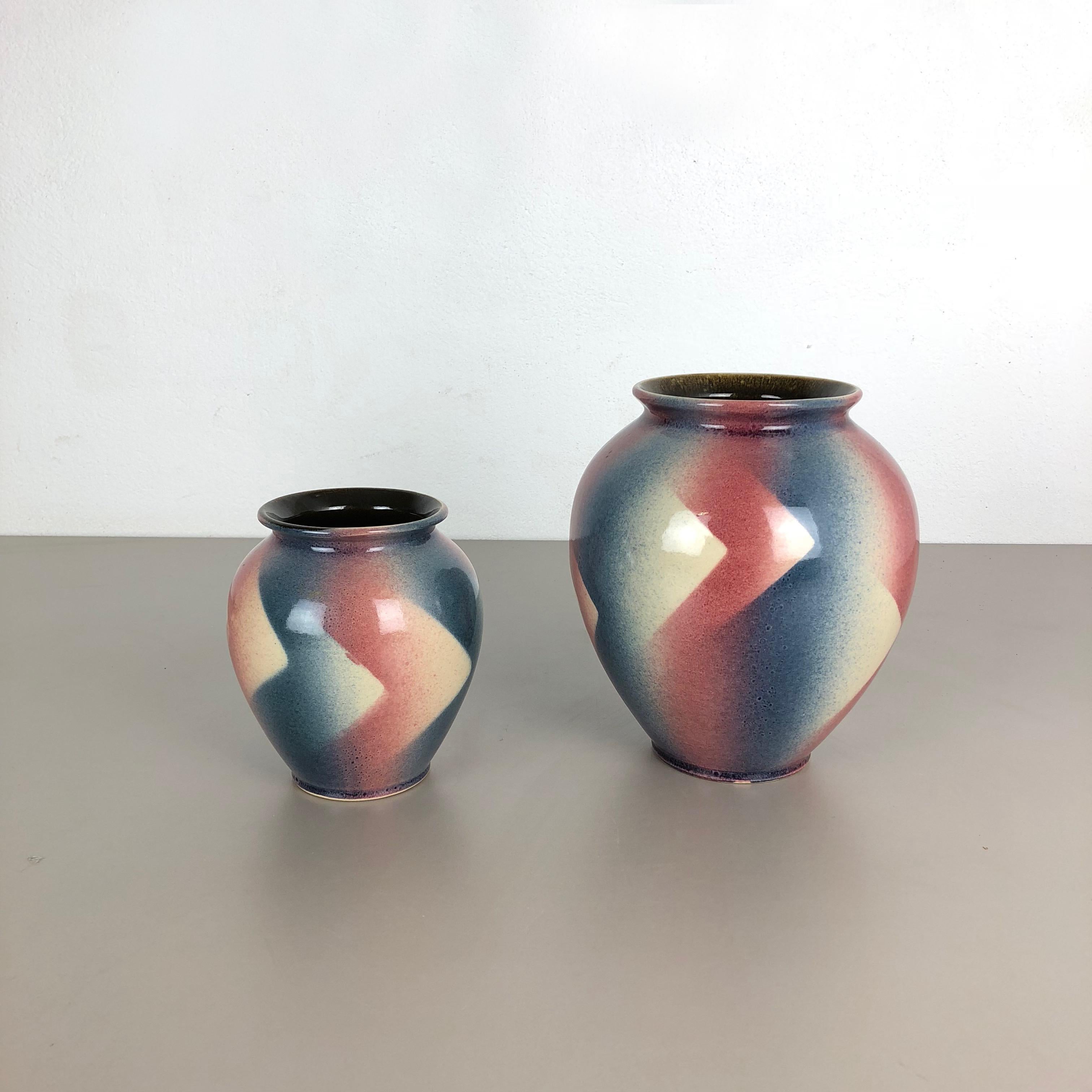 Article:

Pottery ceramic vase spritzdekor set of 2


Producer:

BAY ceramic, Germany


Decade:

1950s





Set of 2 Ooiginal vintage 1950s pottery ceramic vases made in Germany. this et contains two vase from the same series in