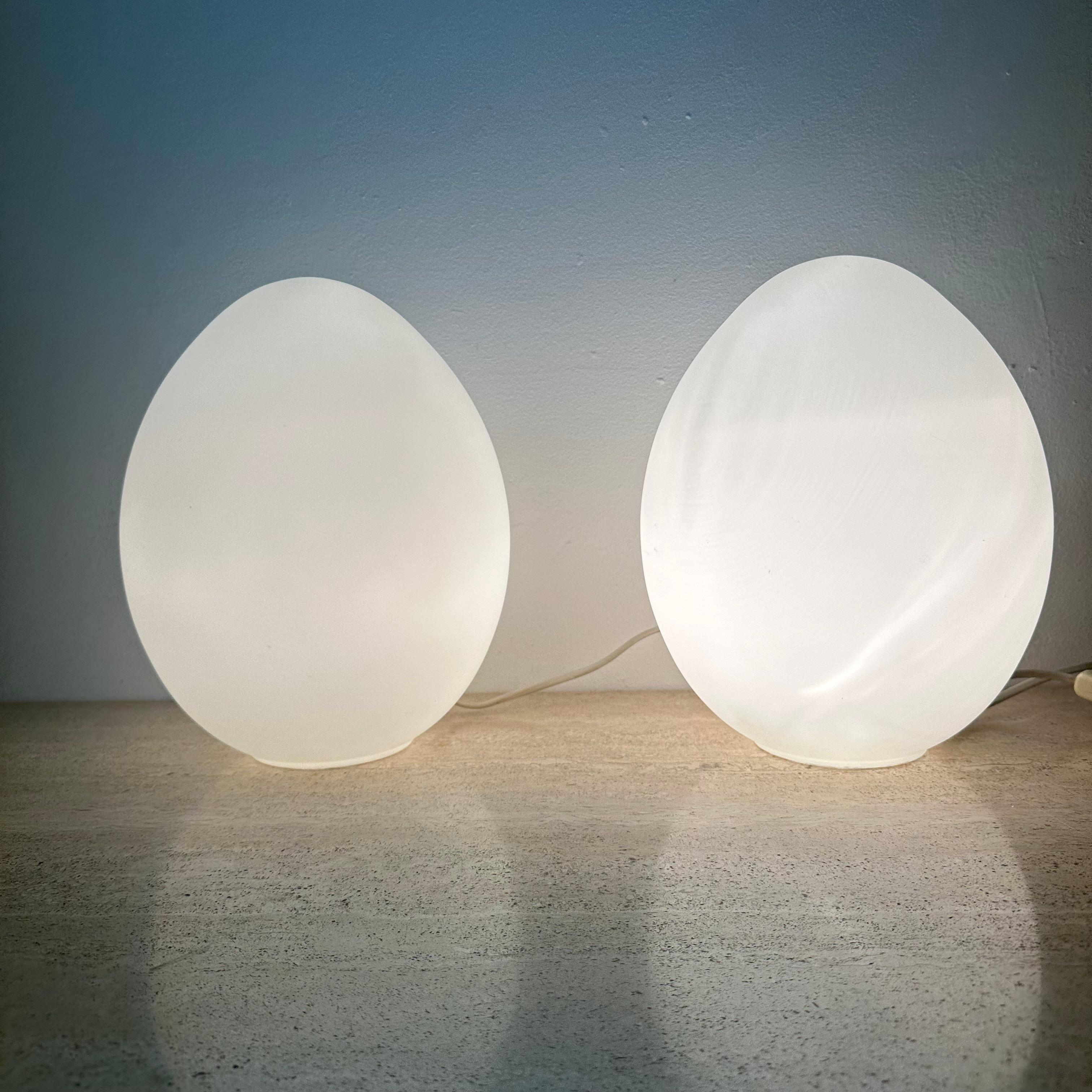 Ensemble de 2 lampes de table en verre opalin en forme d'œuf, 1970

Dimensions : 26,5cm de hauteur, 20cm de diamètre
Condit : Bon
Période : 1970s
Matériau : Verre
Couleur Blanc