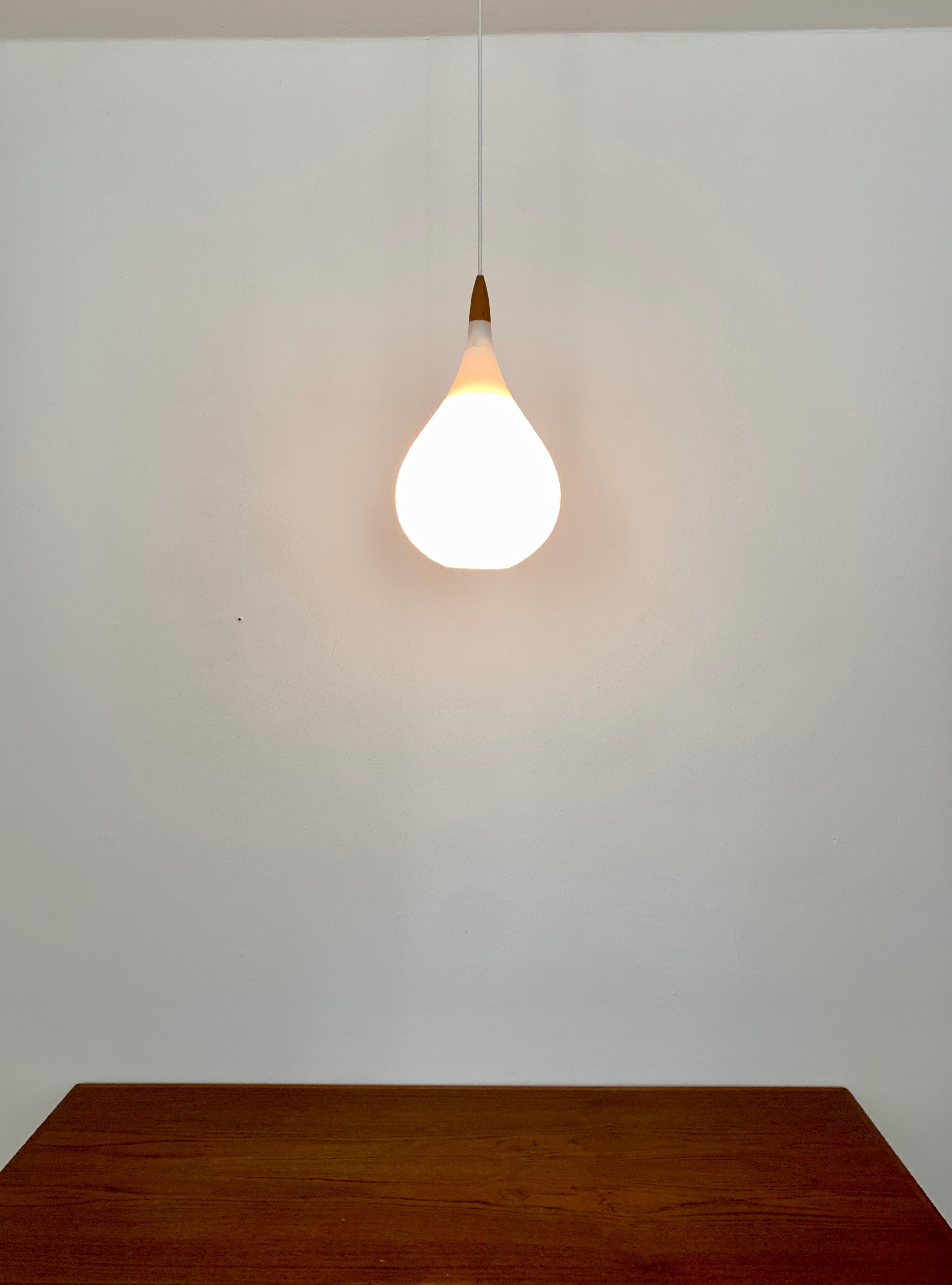 Set of 2 Opaline Pendant Lamps by Uno and Östen Krist For Sale 3