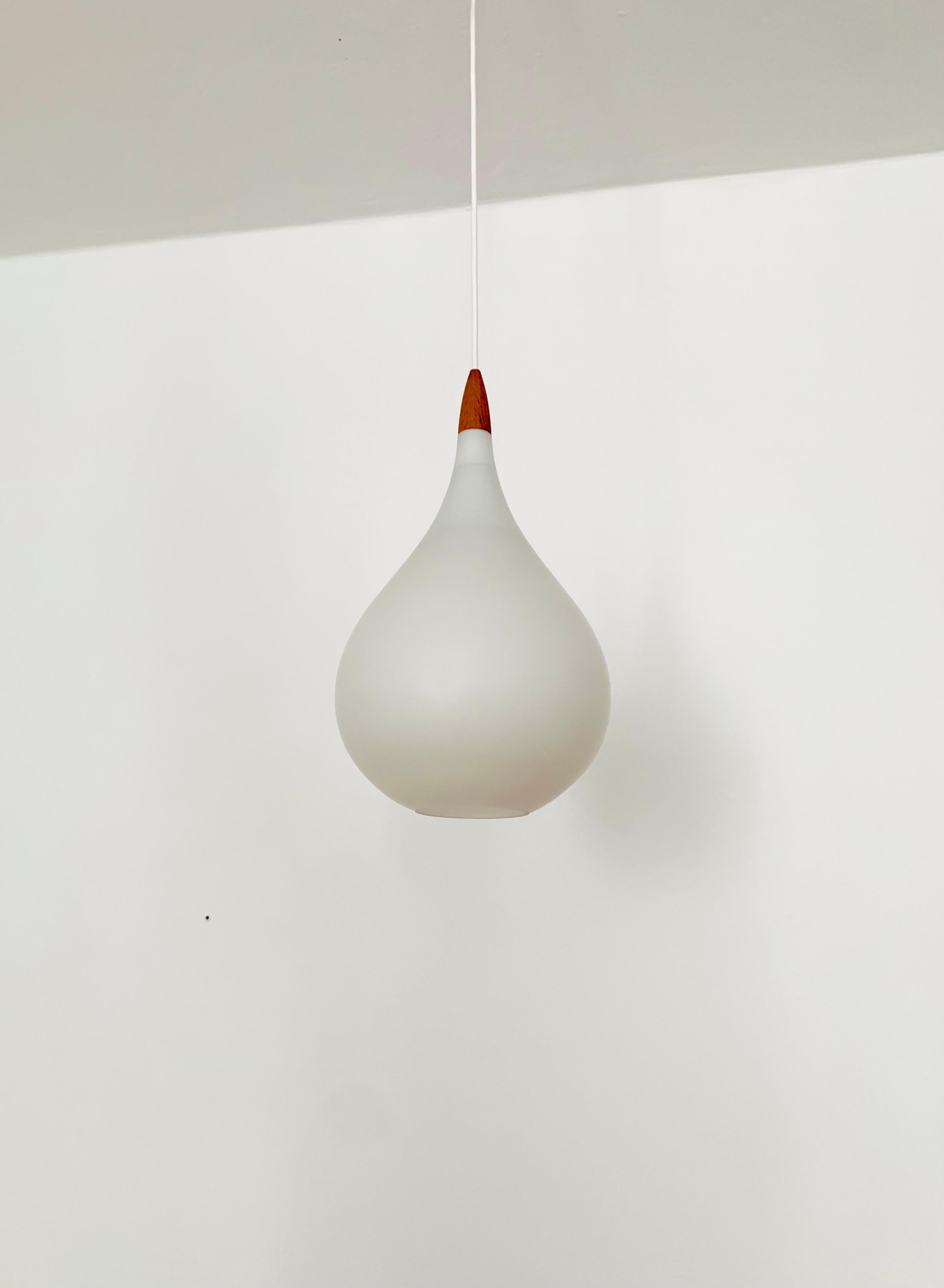 Set of 2 Opaline Pendant Lamps by Uno and Östen Krist In Good Condition For Sale In München, DE