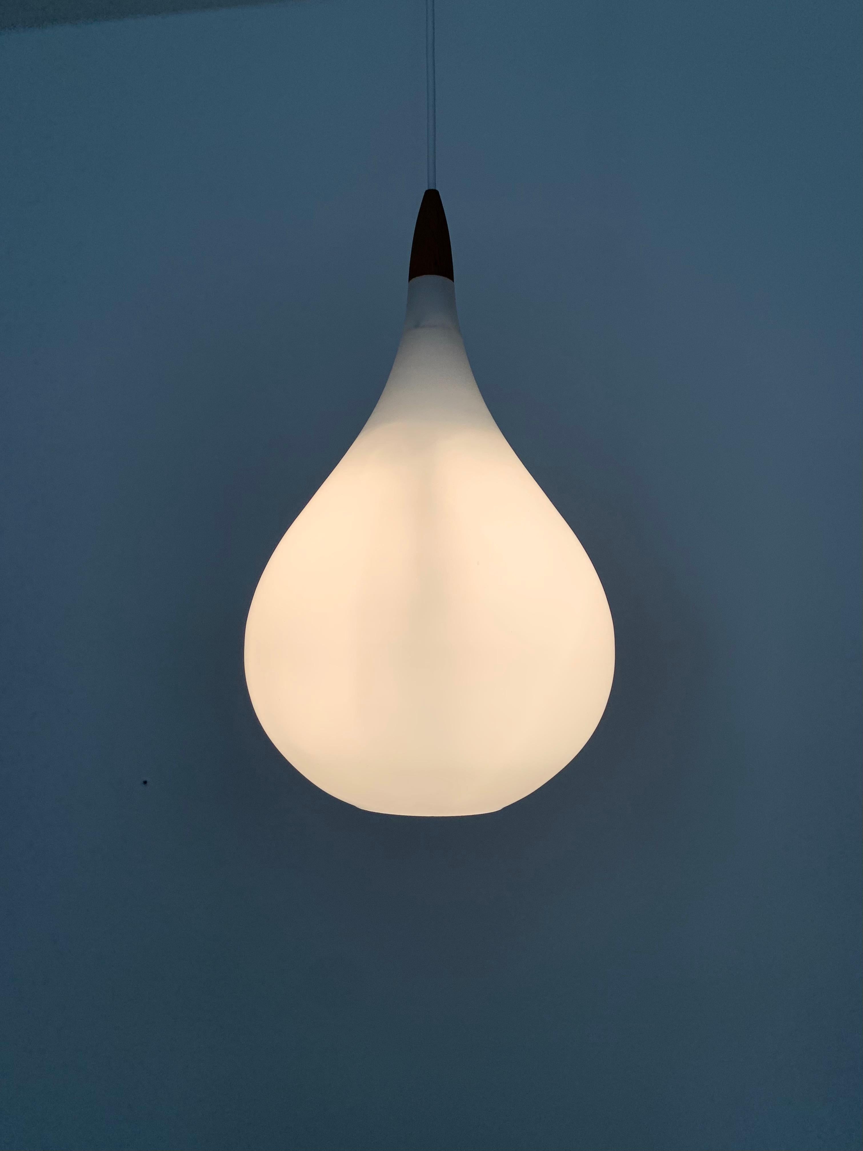 Set of 2 Opaline Pendant Lamps by Uno and Östen Krist For Sale 2