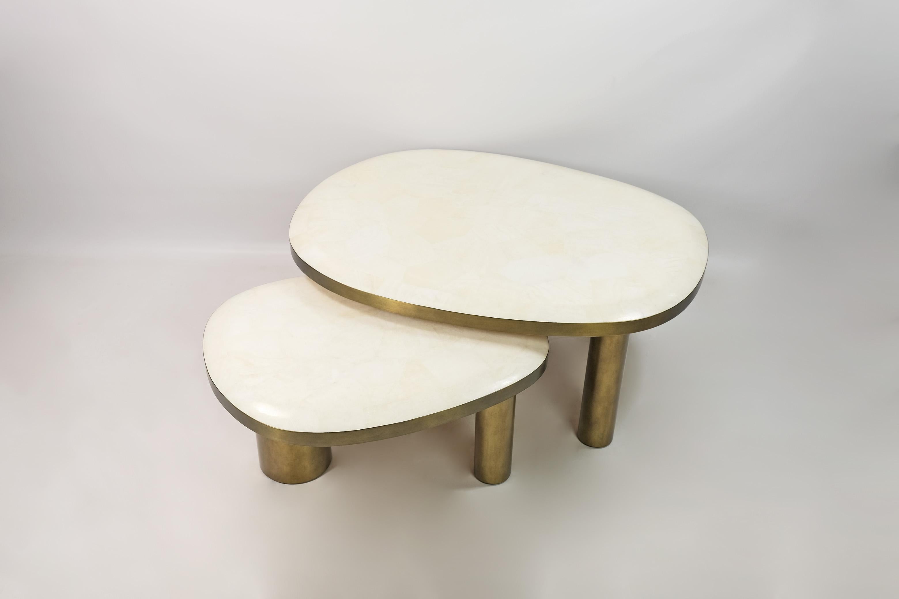 Organic Modern Set of 2 Organic Coffee Tables in Rock Crystal and Brass by Ginger Brown For Sale