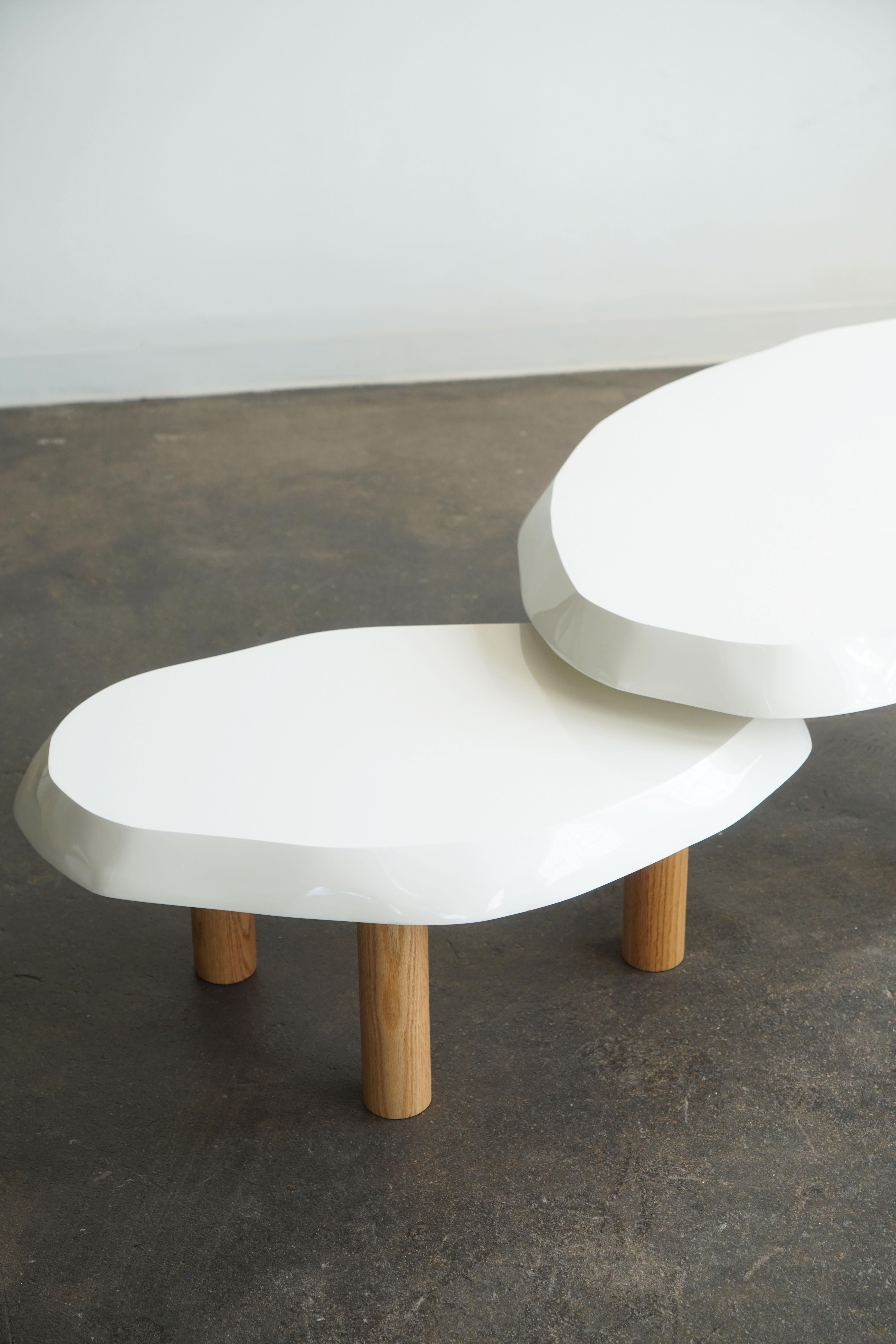 Ensemble de 2 tables basses gigognes modernes de forme organique laquées par Last Workshop  en vente 3